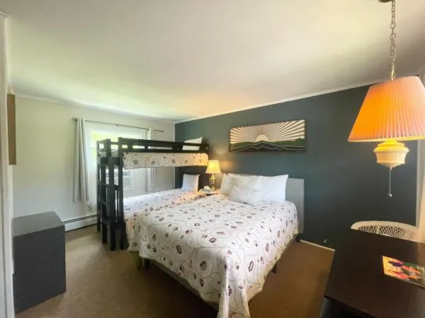 Classic Quadruple Room in Brittany Motel