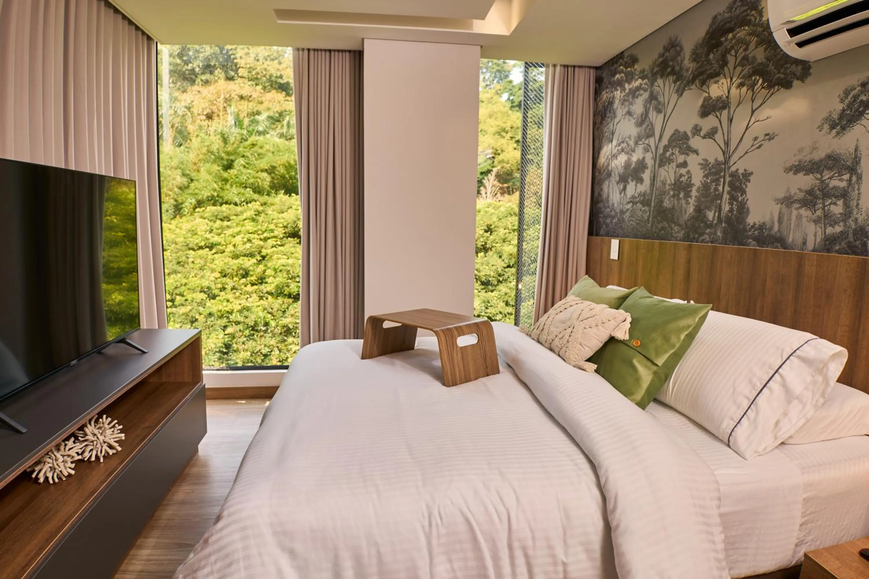 Bed in HYPE STATES Cali