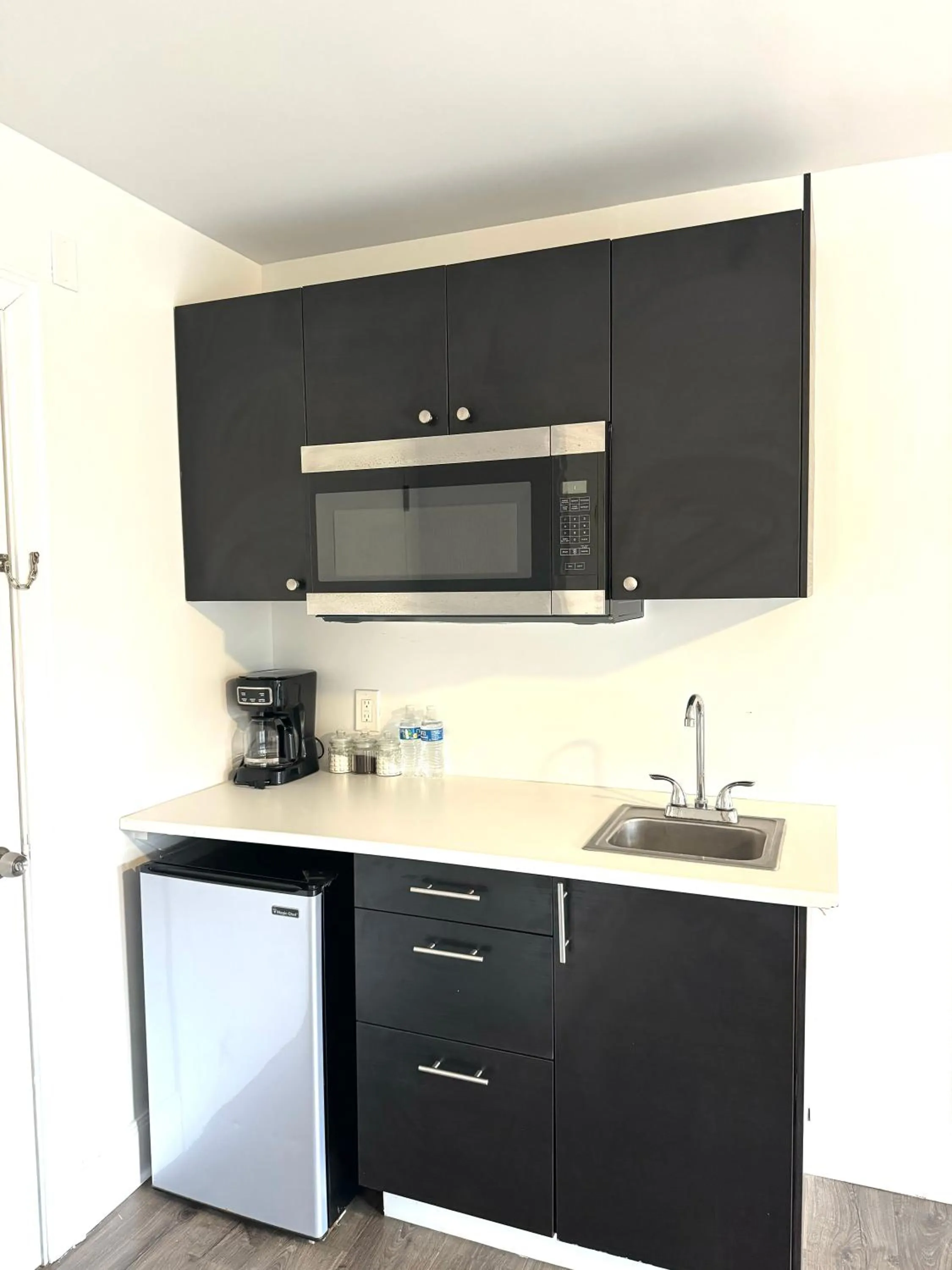 Kitchen or kitchenette in Solano Inn