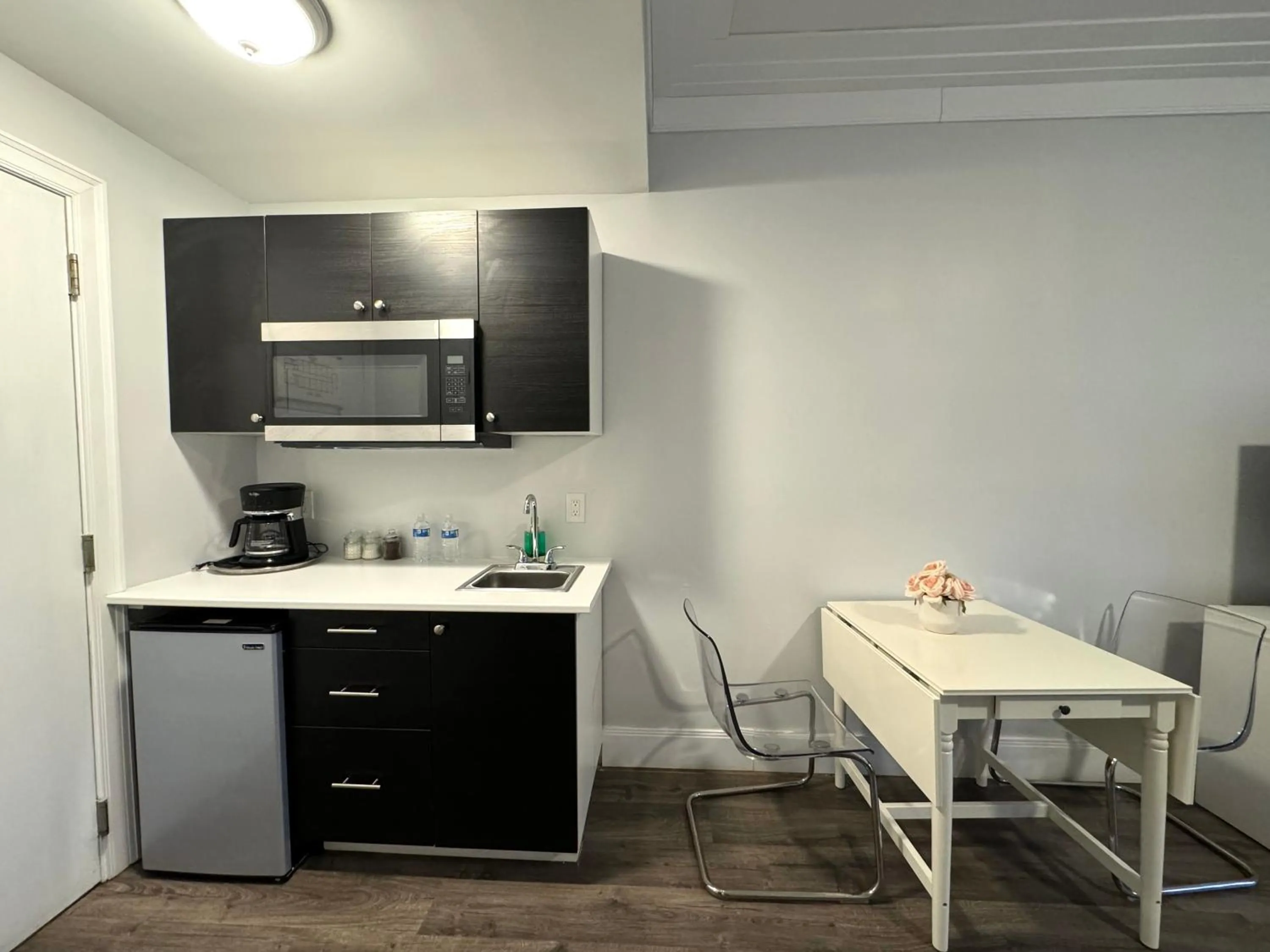 Kitchen or kitchenette in Solano Inn