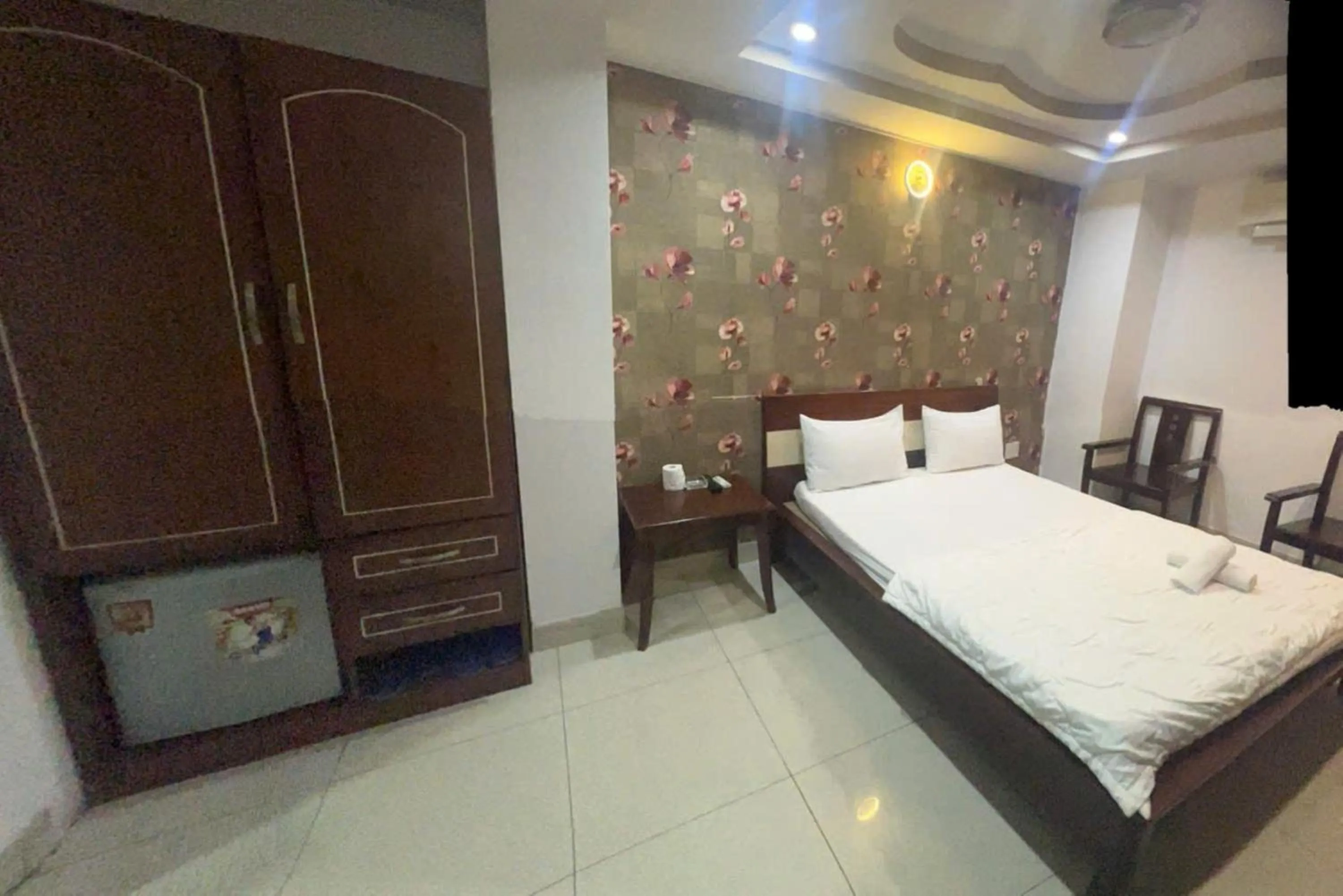 Bedroom, Bed in Quang Huy Hotel