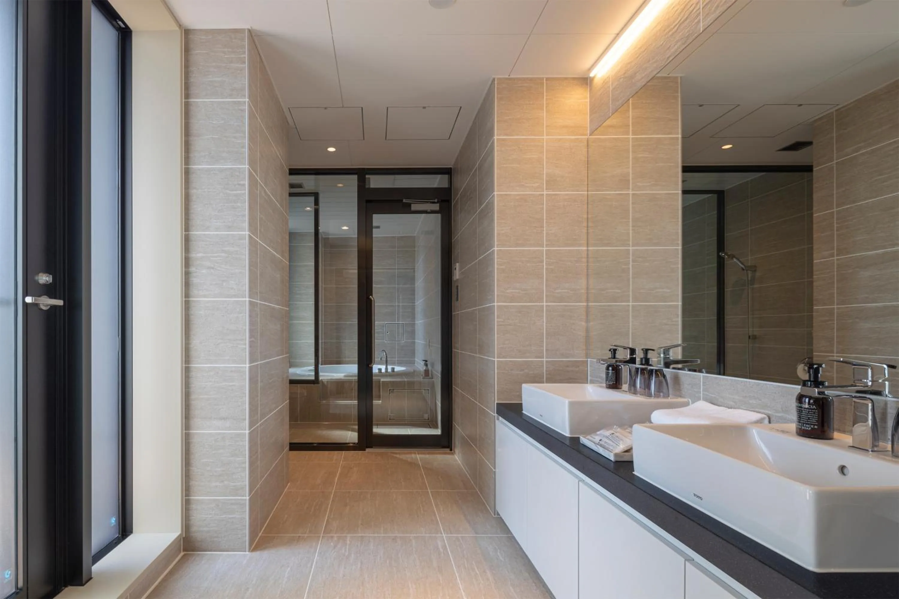 Photo of the whole room in HOTEL R9 Premium Ichikawaekimae