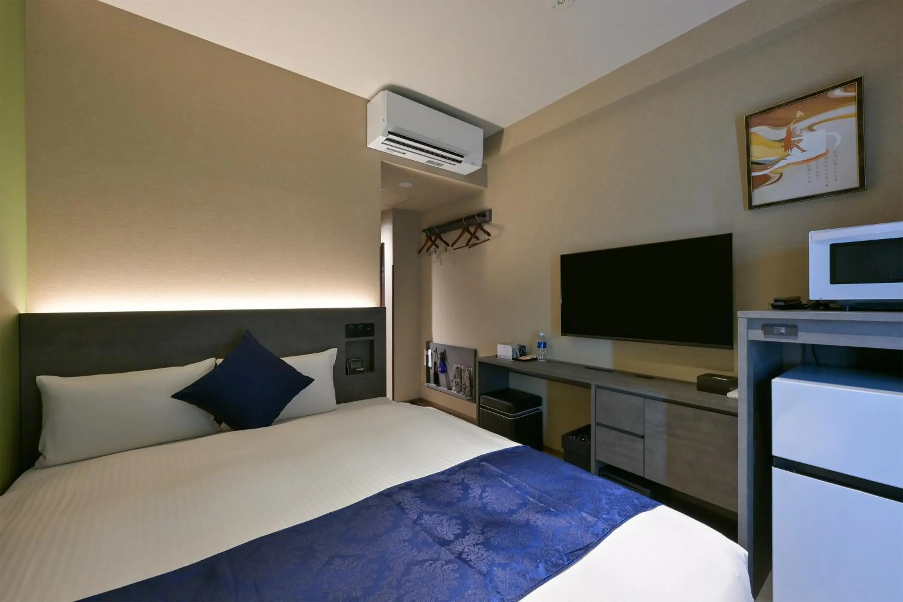 Economy Double Room - single occupancy in HOTEL R9 Premium Ichikawaekimae Economy Double Room - single occupancy in HOTEL R9 Premium Ichikawaekimae