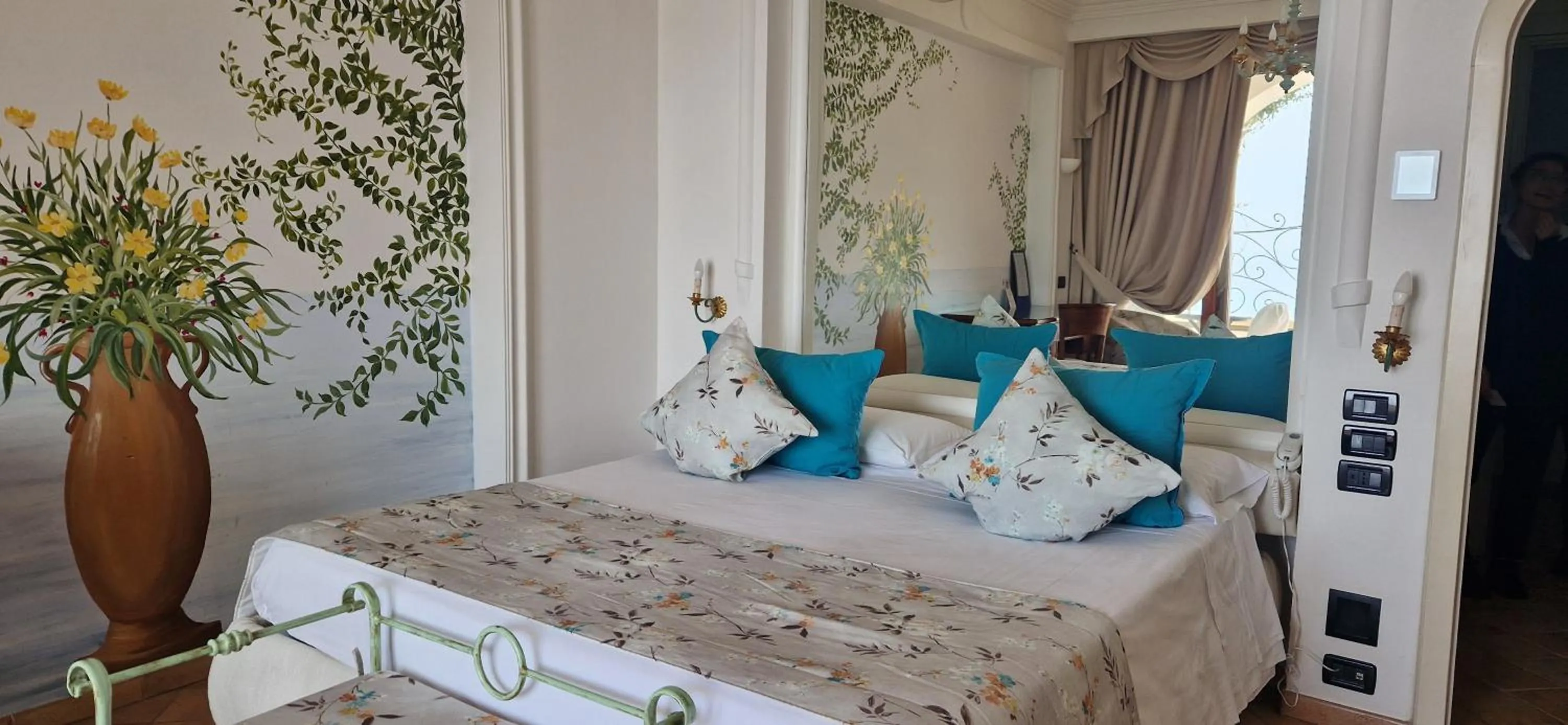 Bed in Albergo La Conca Azzurra