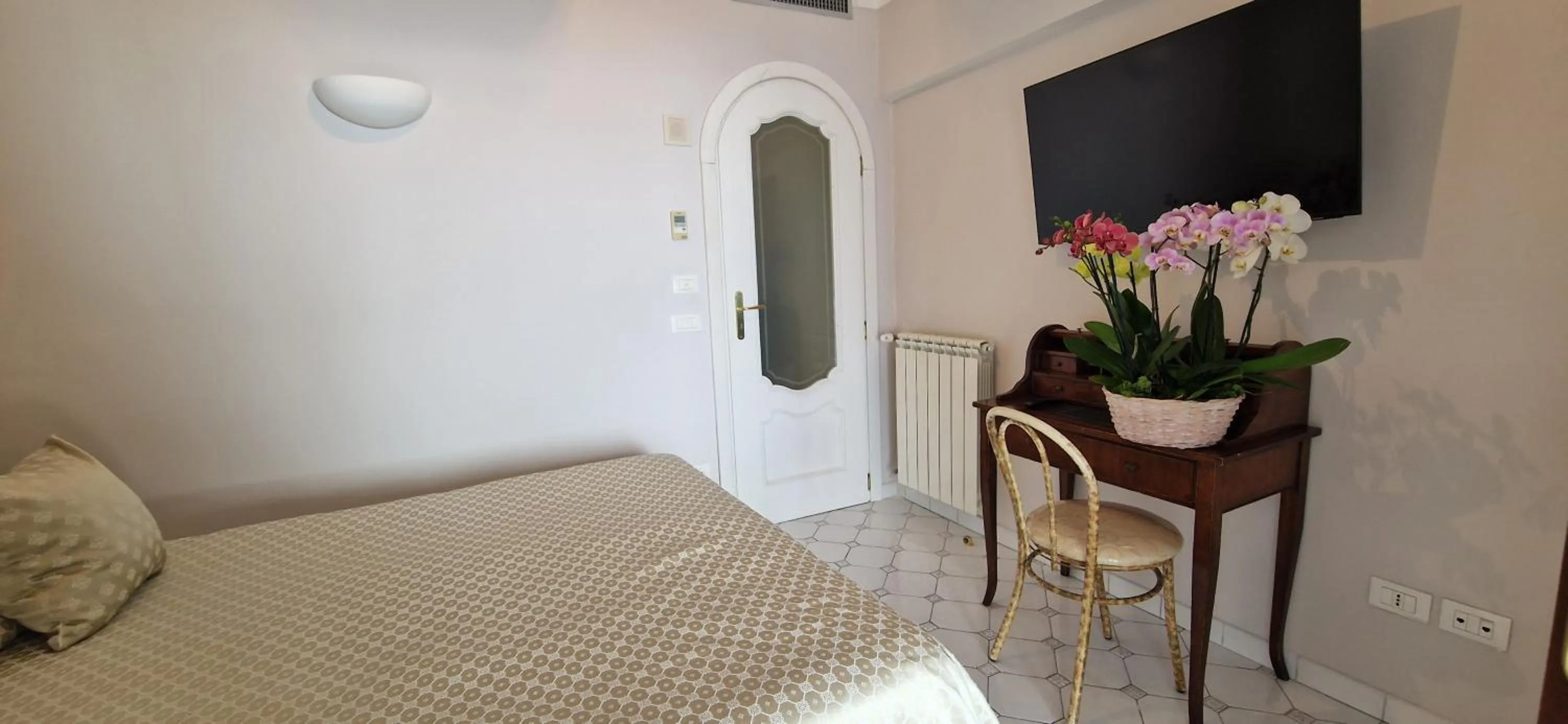 Bed in Albergo La Conca Azzurra