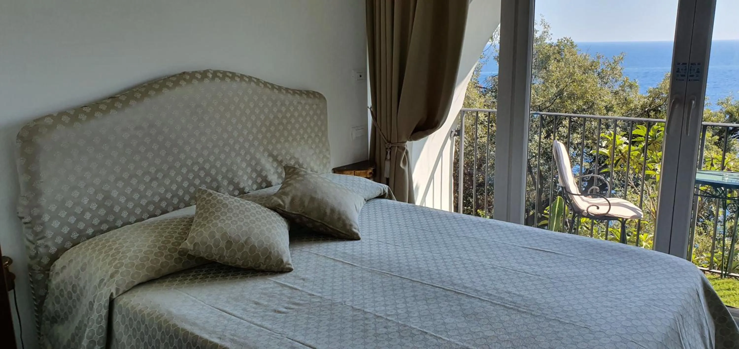 Bed in Albergo La Conca Azzurra