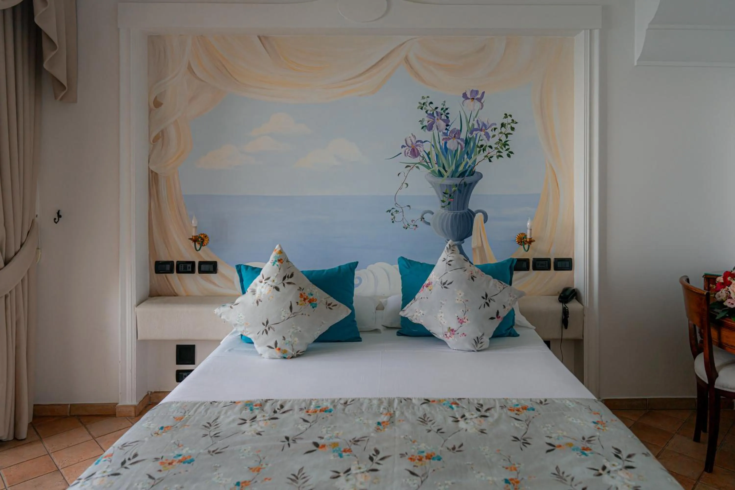 Bed in Albergo La Conca Azzurra