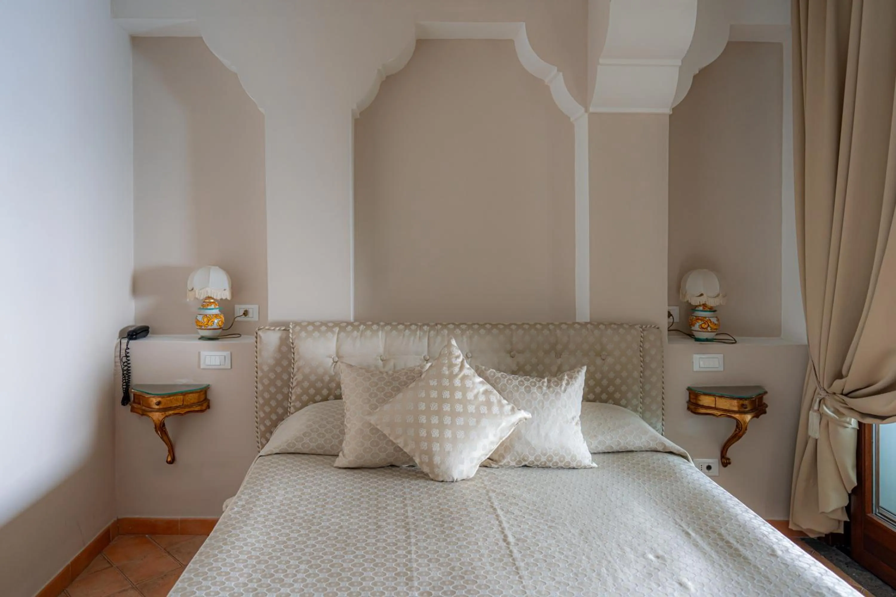 Bed in Albergo La Conca Azzurra