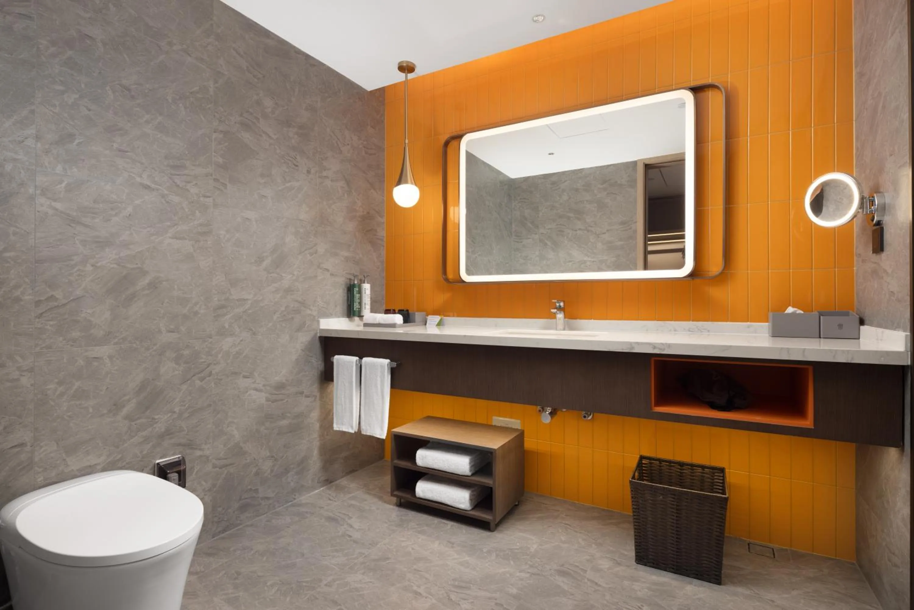 Toilet in Home2 Suites by Hilton Guangzhou Huangpu Science City Free shuttle buses are provided during the Canton Fair