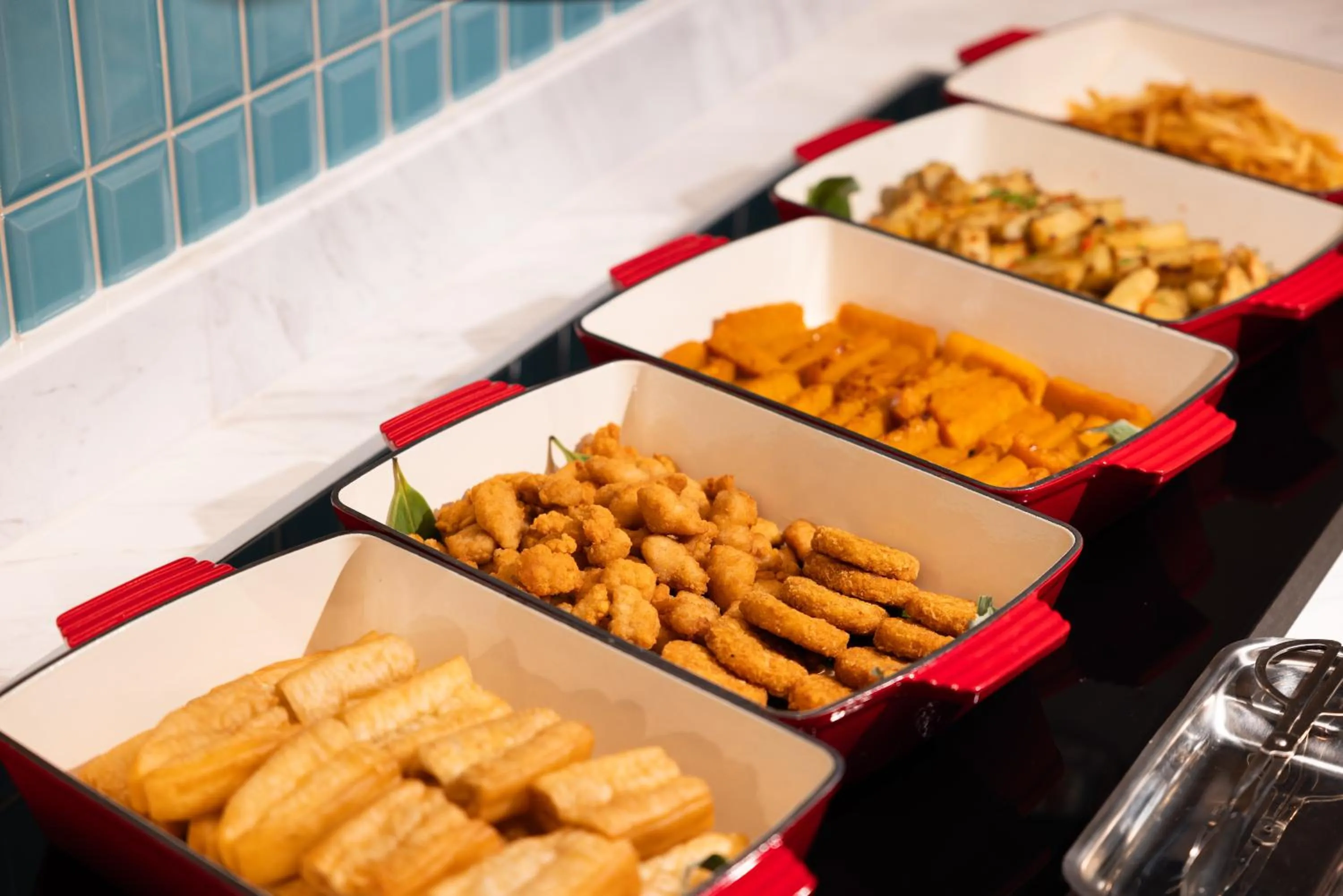 Restaurant/places to eat in Home2 Suites by Hilton Guangzhou Huangpu Science City Free shuttle buses are provided during the Canton Fair