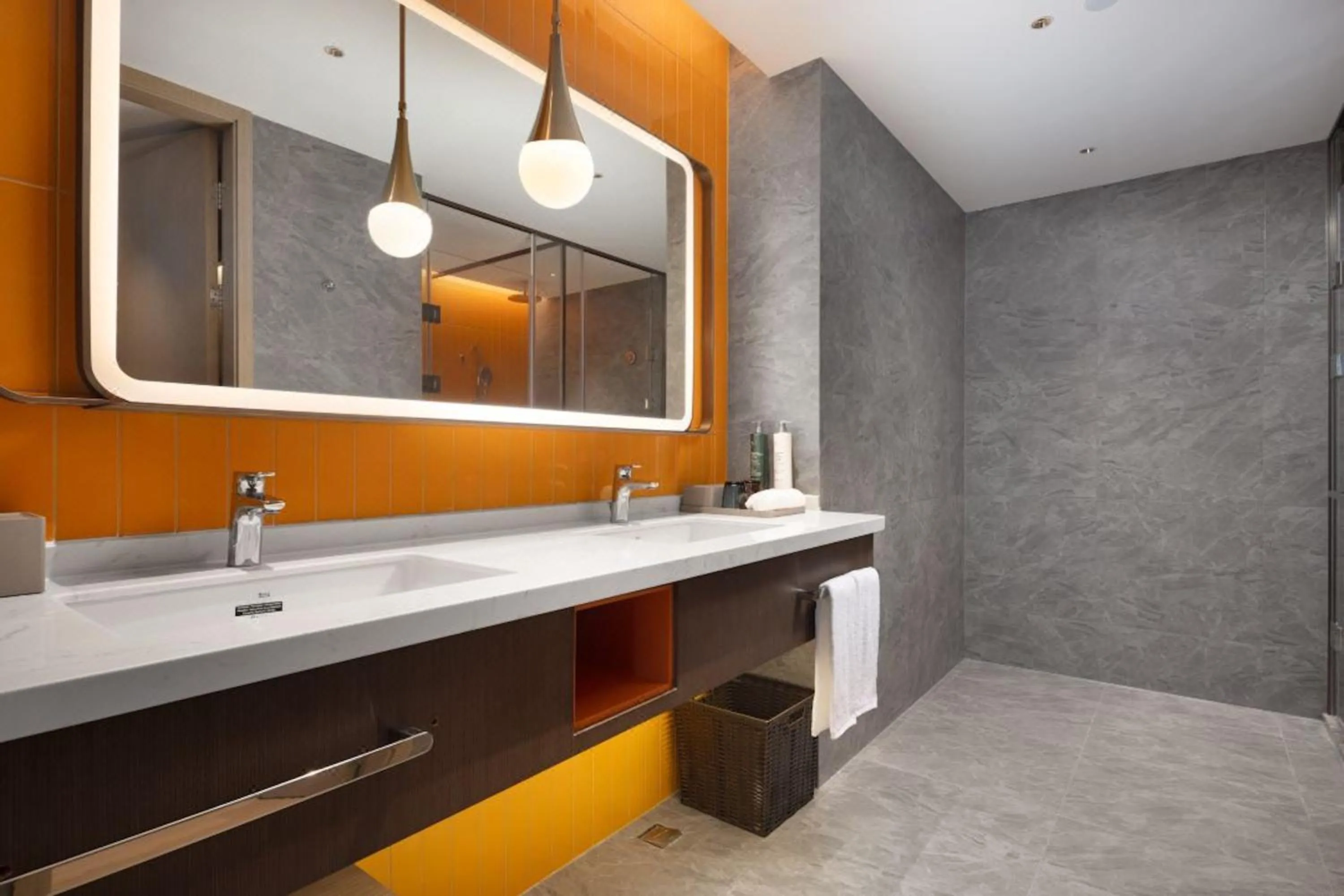 Toilet in Home2 Suites by Hilton Guangzhou Huangpu Science City Free shuttle buses are provided during the Canton Fair