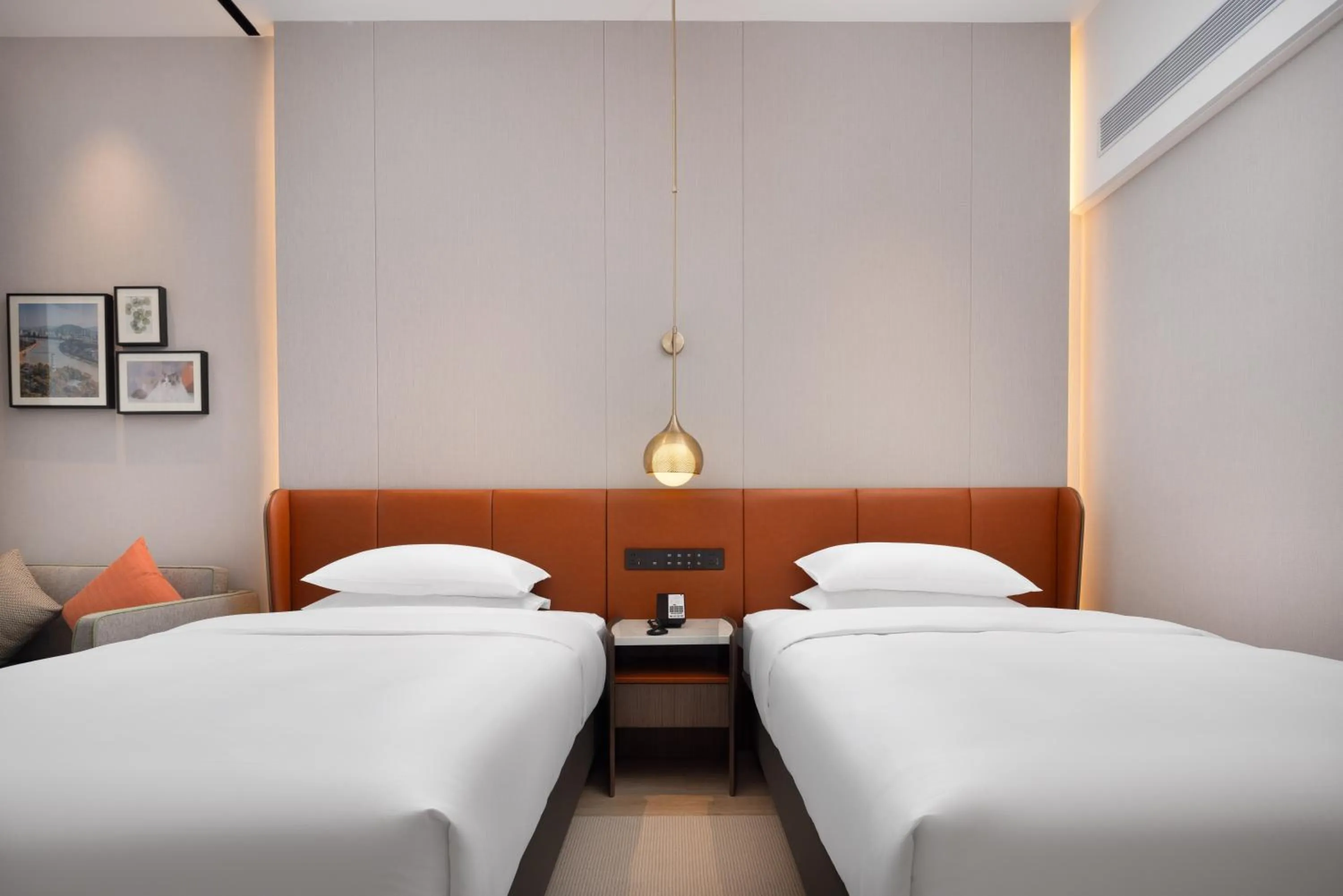 Bed in Home2 Suites by Hilton Guangzhou Huangpu Science City Free shuttle buses are provided during the Canton Fair