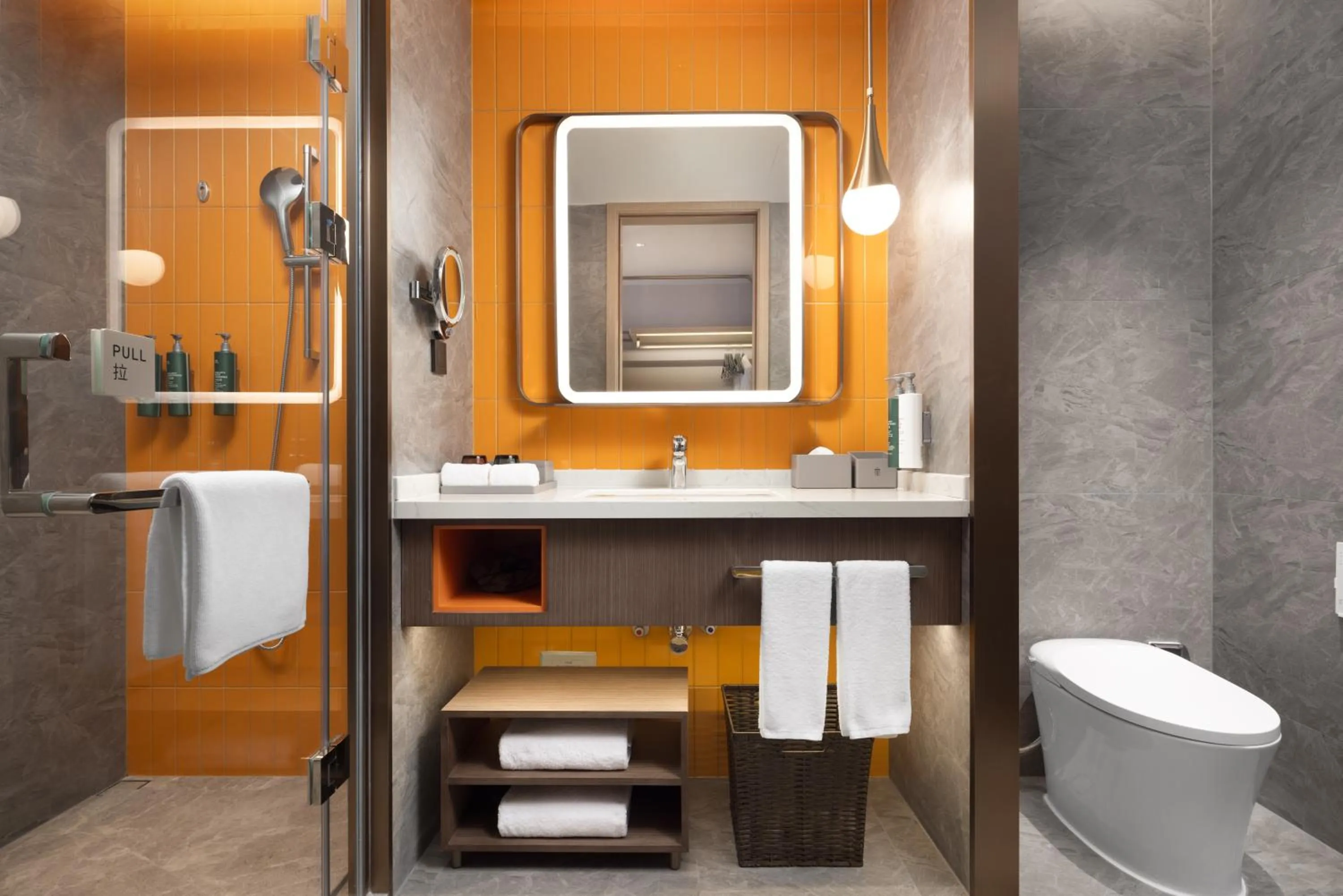 Toilet in Home2 Suites by Hilton Guangzhou Huangpu Science City Free shuttle buses are provided during the Canton Fair