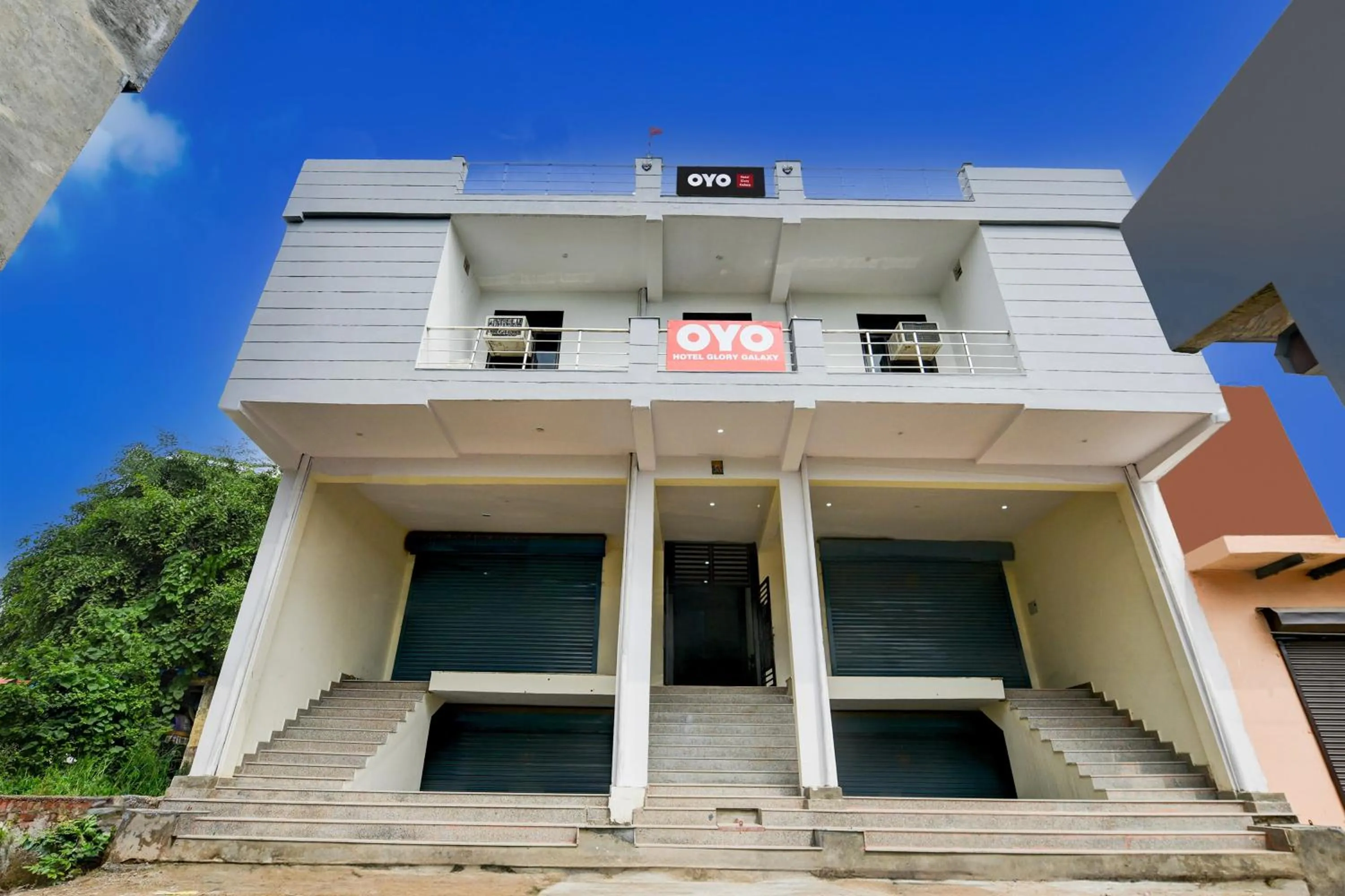 Facade/entrance in Hotel O Glory Galaxy