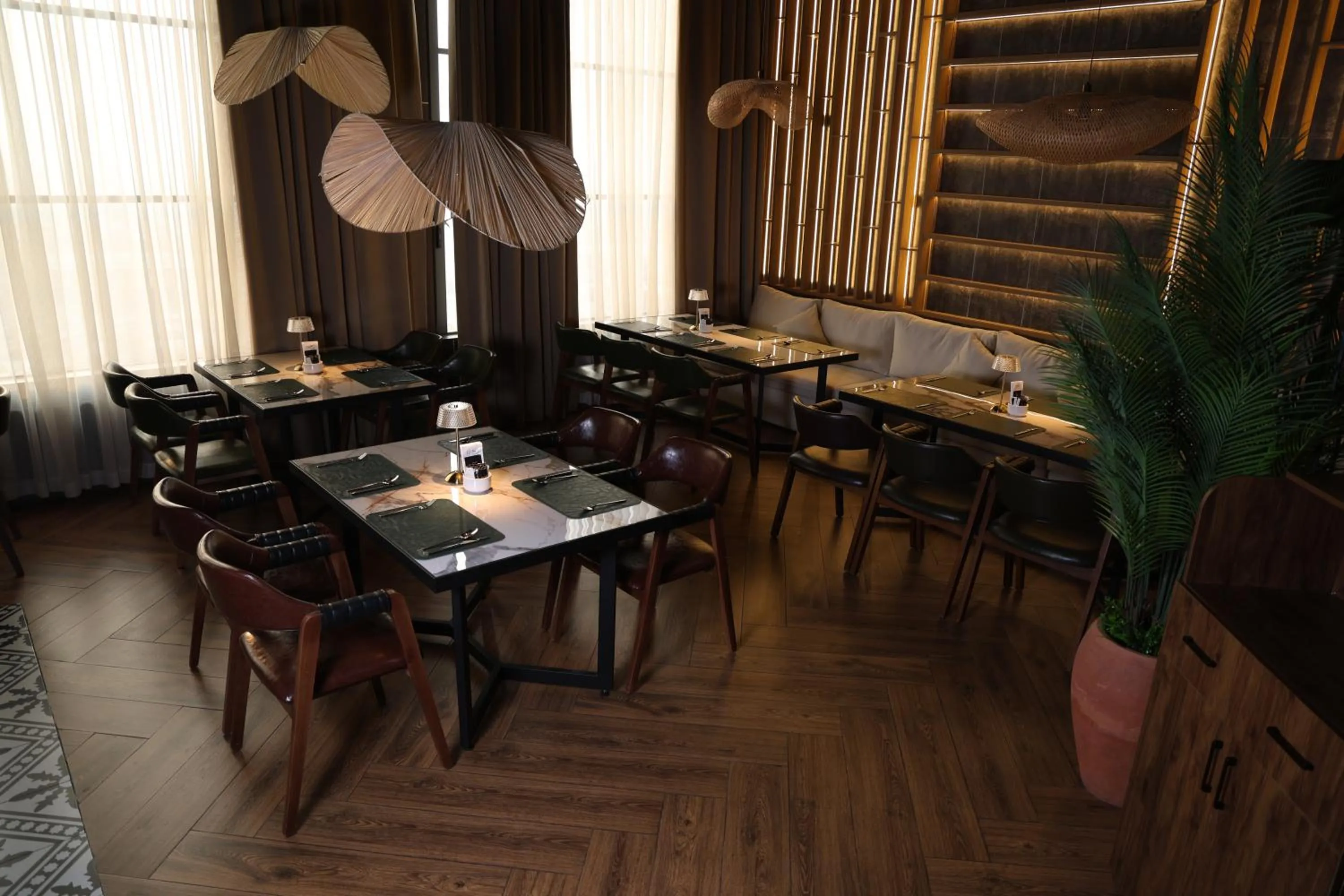 Restaurant/places to eat in Azimut Hotel Tashkent