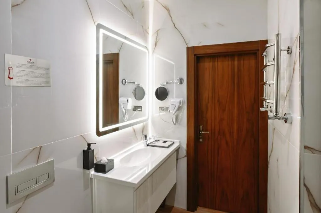 Hot Tub in Azimut Hotel Tashkent