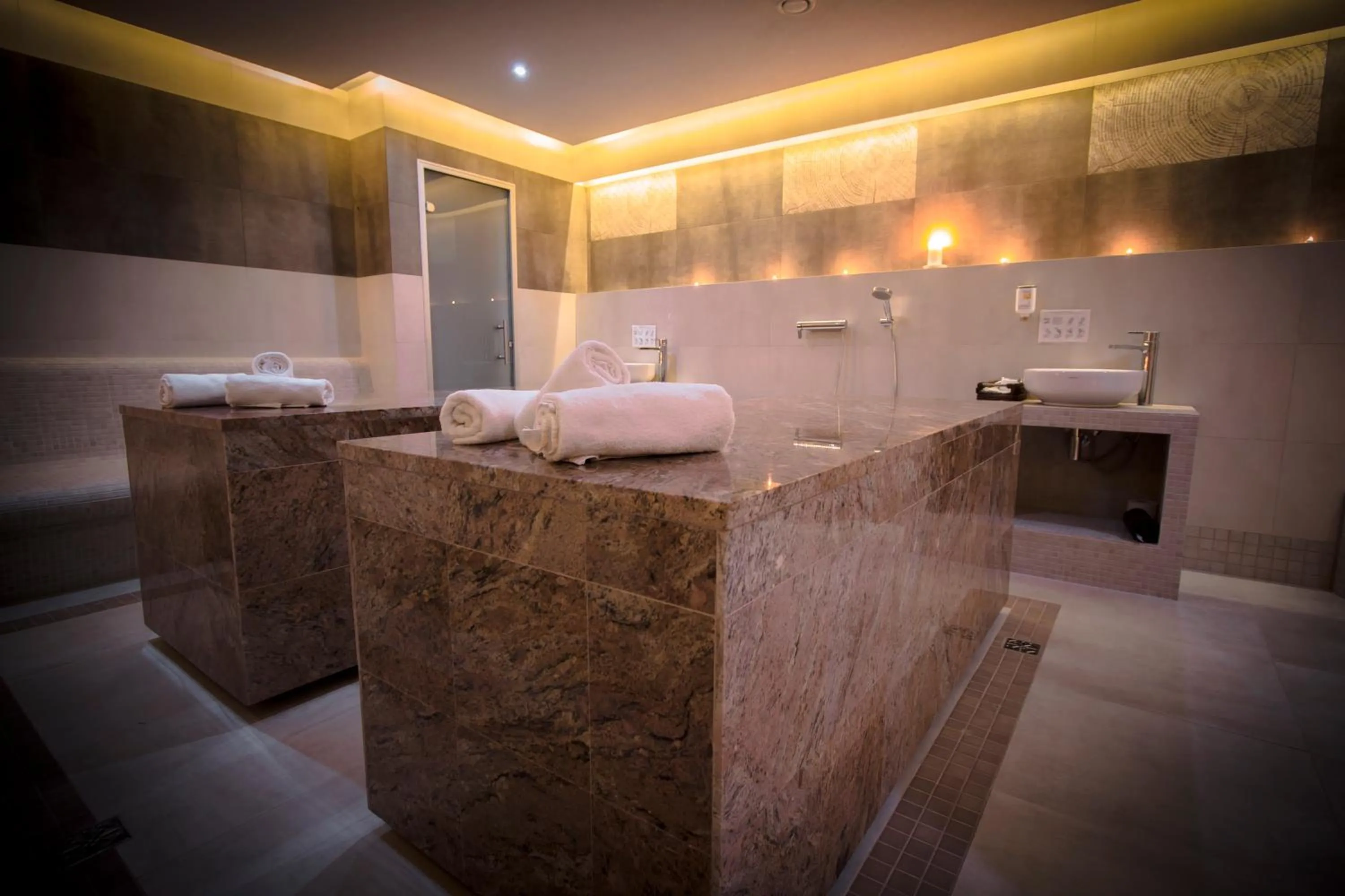 Steam room, Bed in Hotel SPA Wieniawa