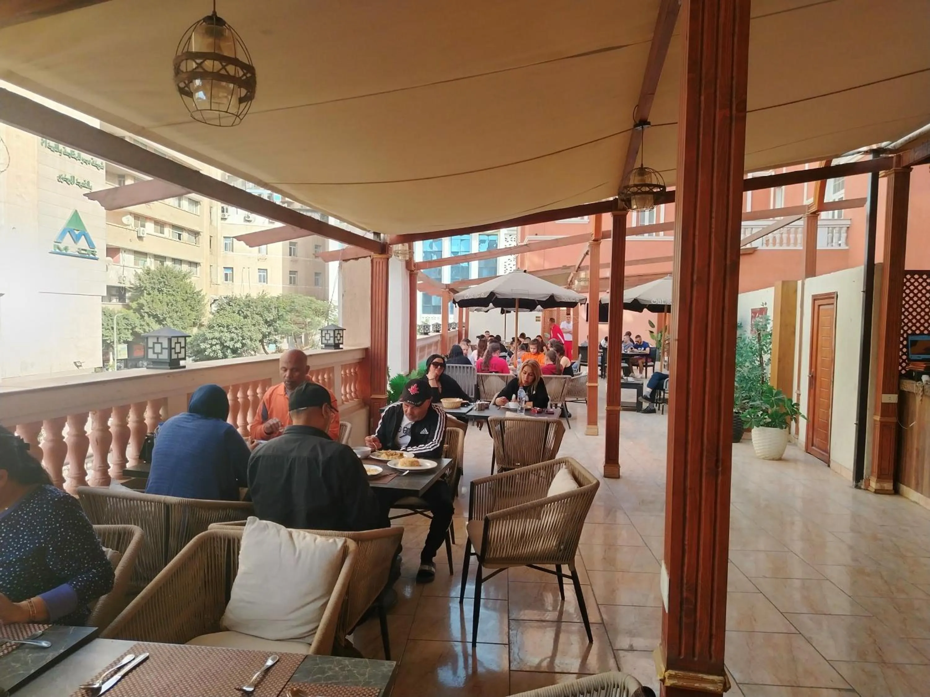 Restaurant/places to eat in Victoria Cairo Hotel
