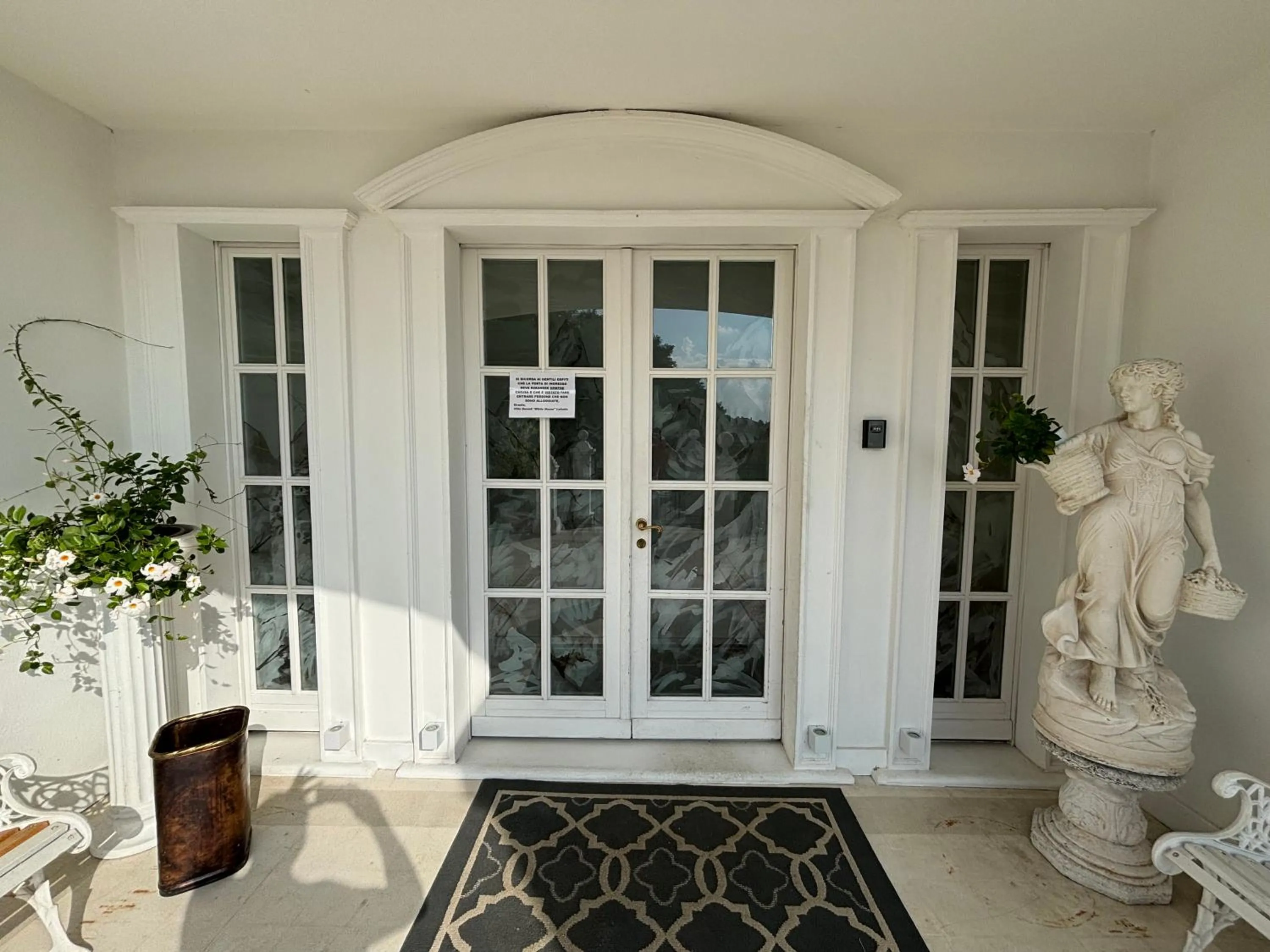 Facade/entrance in Villa Daniela