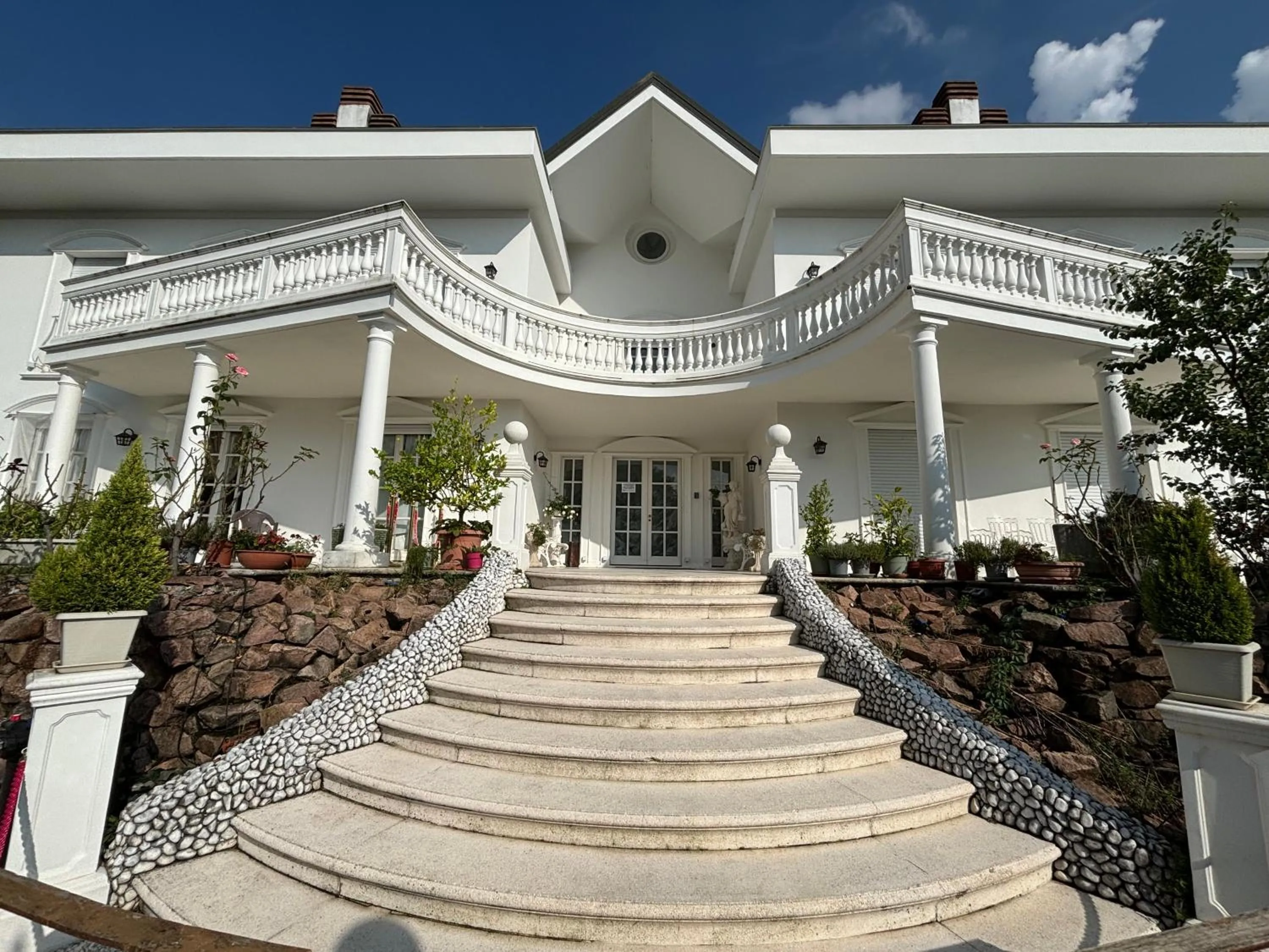 Property building in Villa Daniela