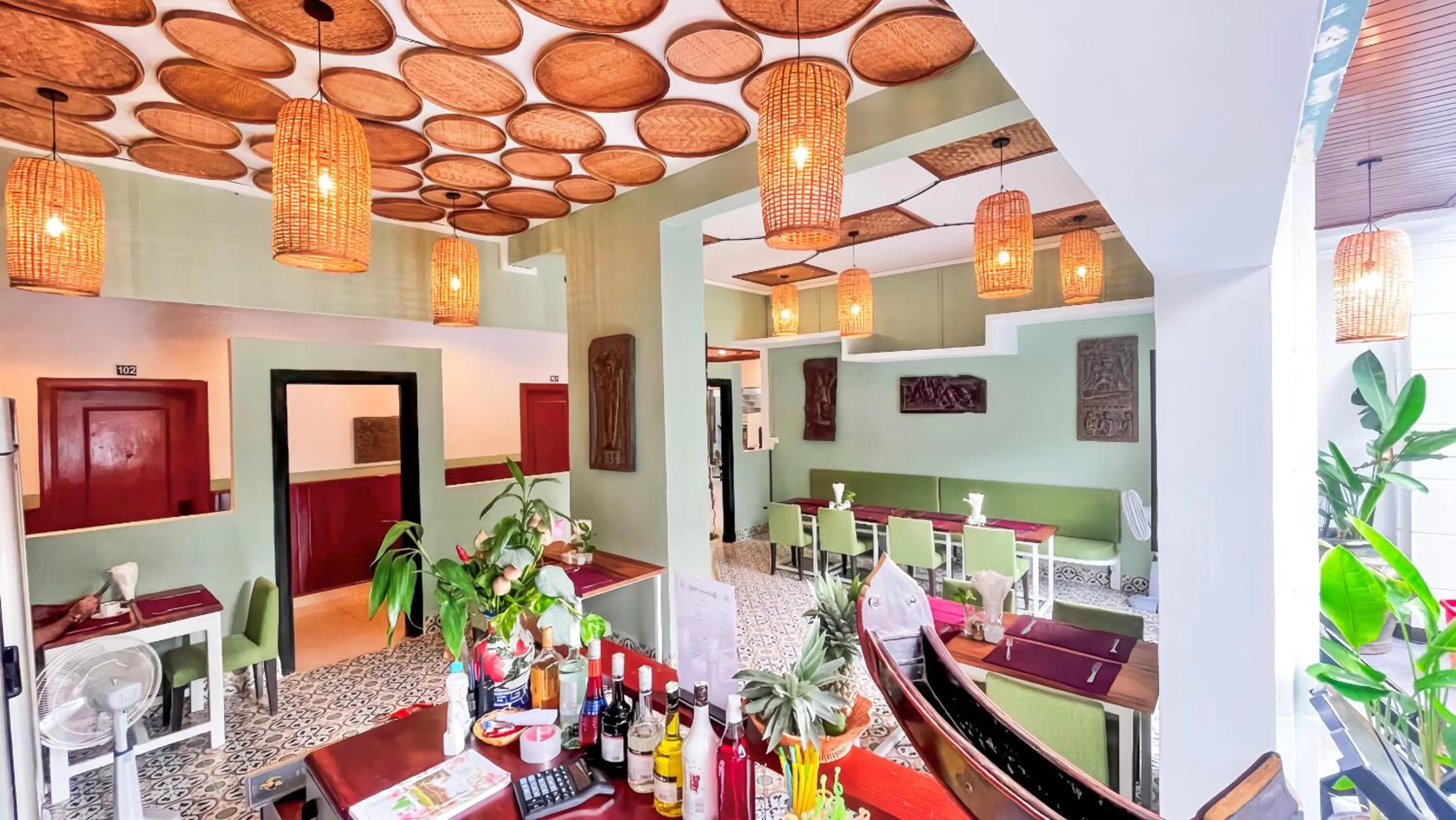 Restaurant/places to eat in The Center Point