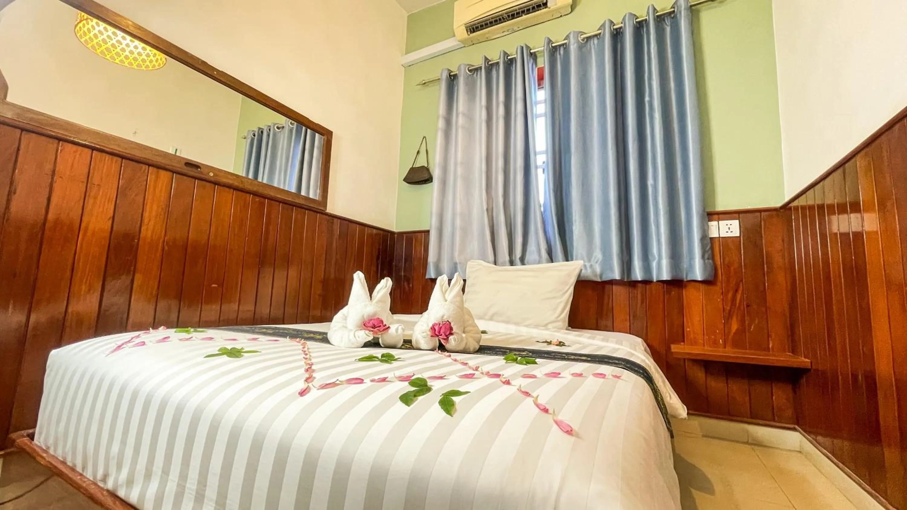 Bed in The Center Point