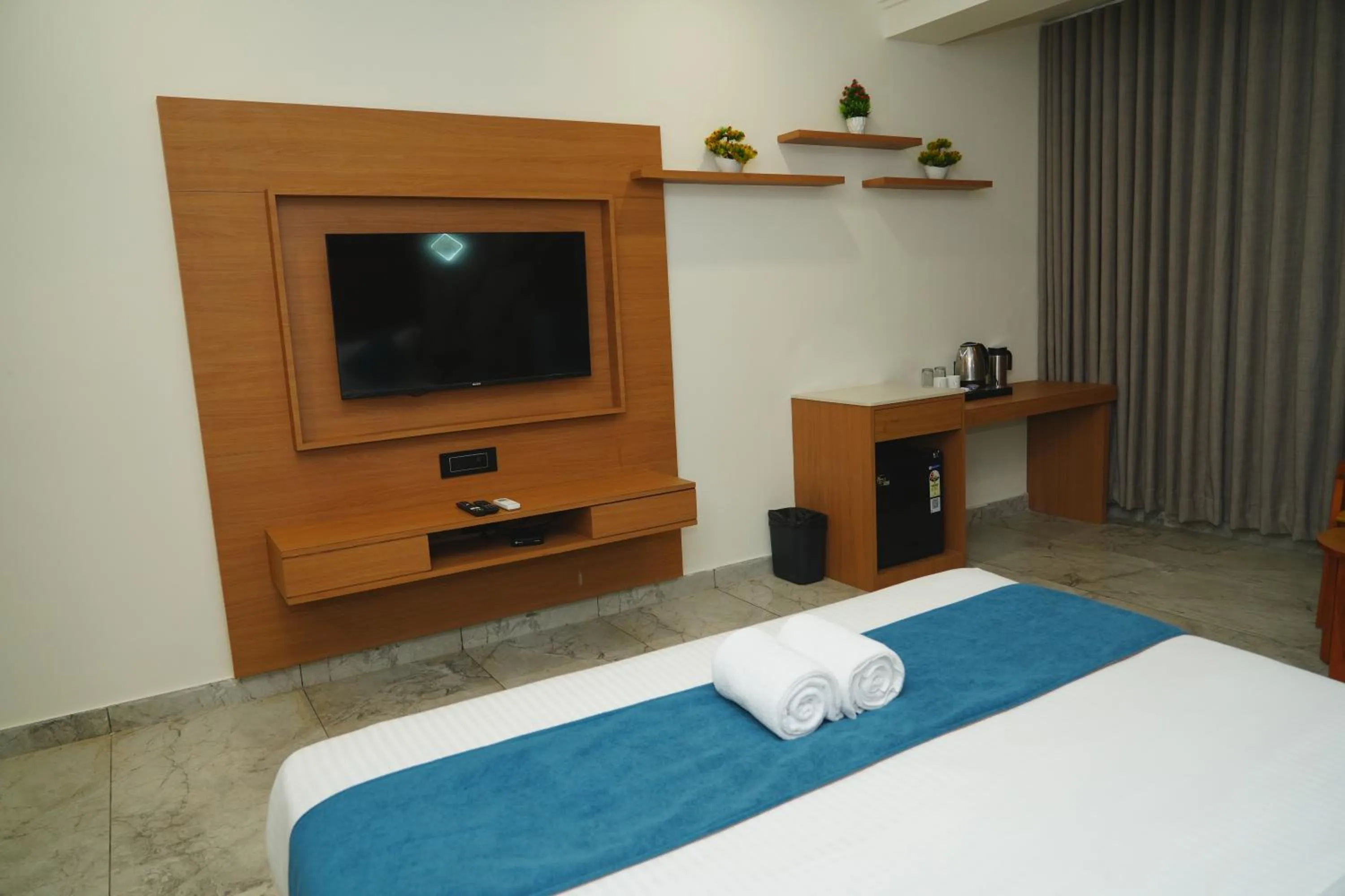 Bedroom, Bed in Hotel Leela's