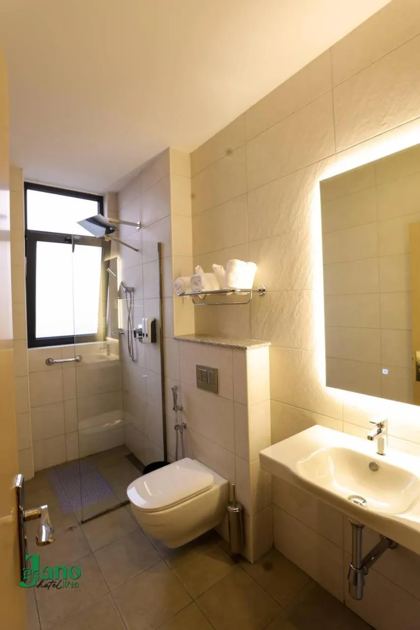 Shower in Jano Hotel