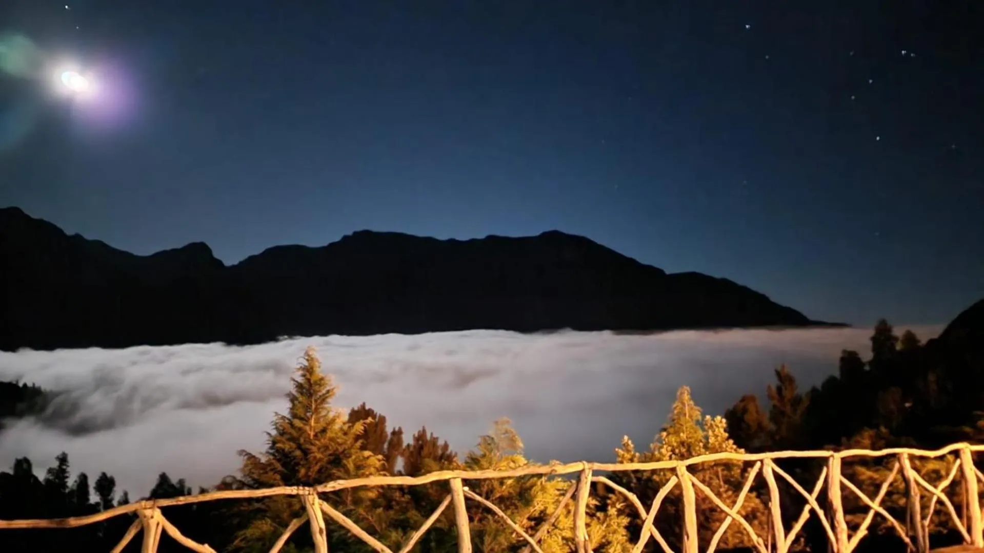 Night in Valley View Hotel Encumeada