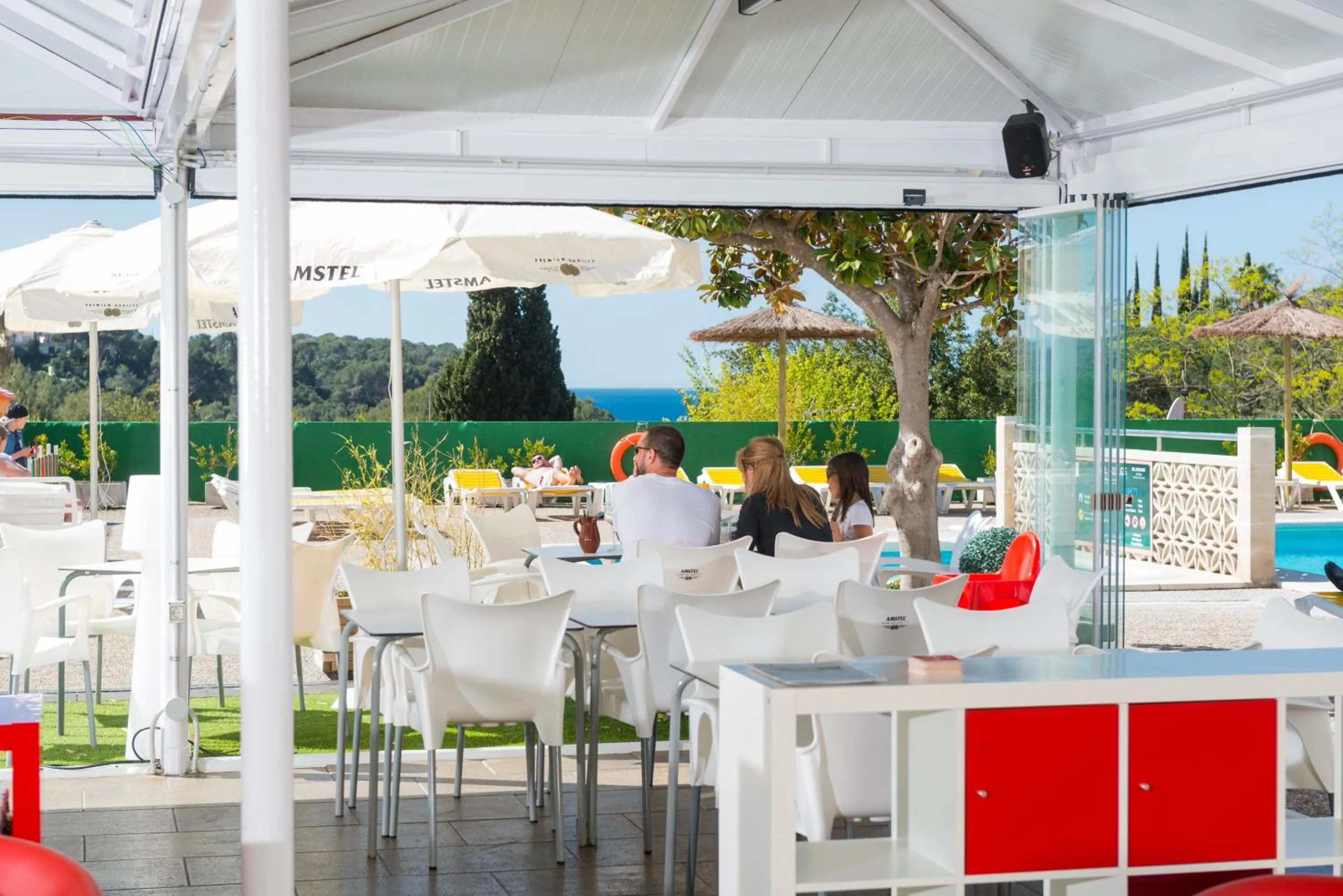 Restaurant/places to eat in Apartaments Els Llorers