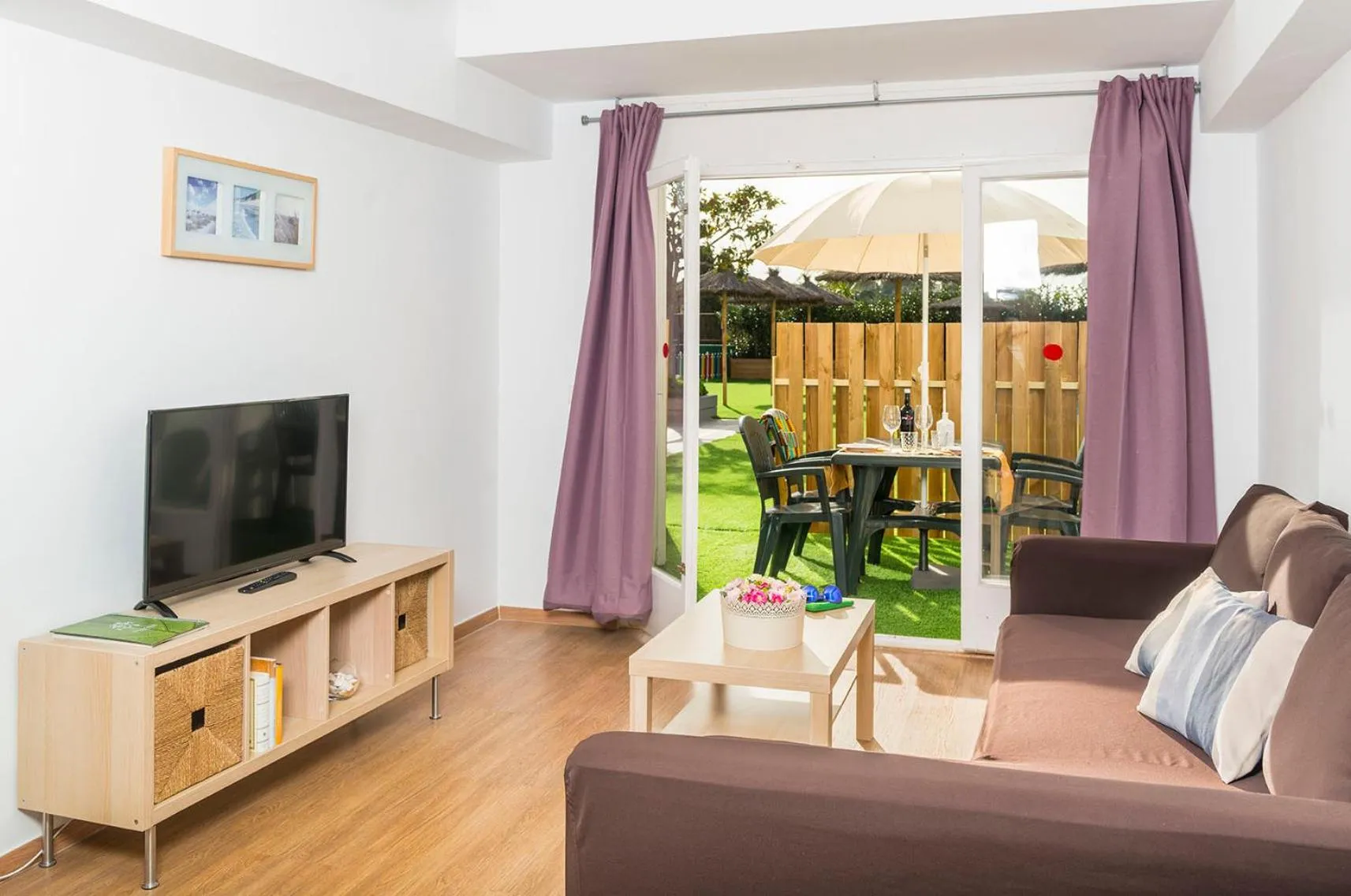 TV and multimedia in Apartaments Els Llorers