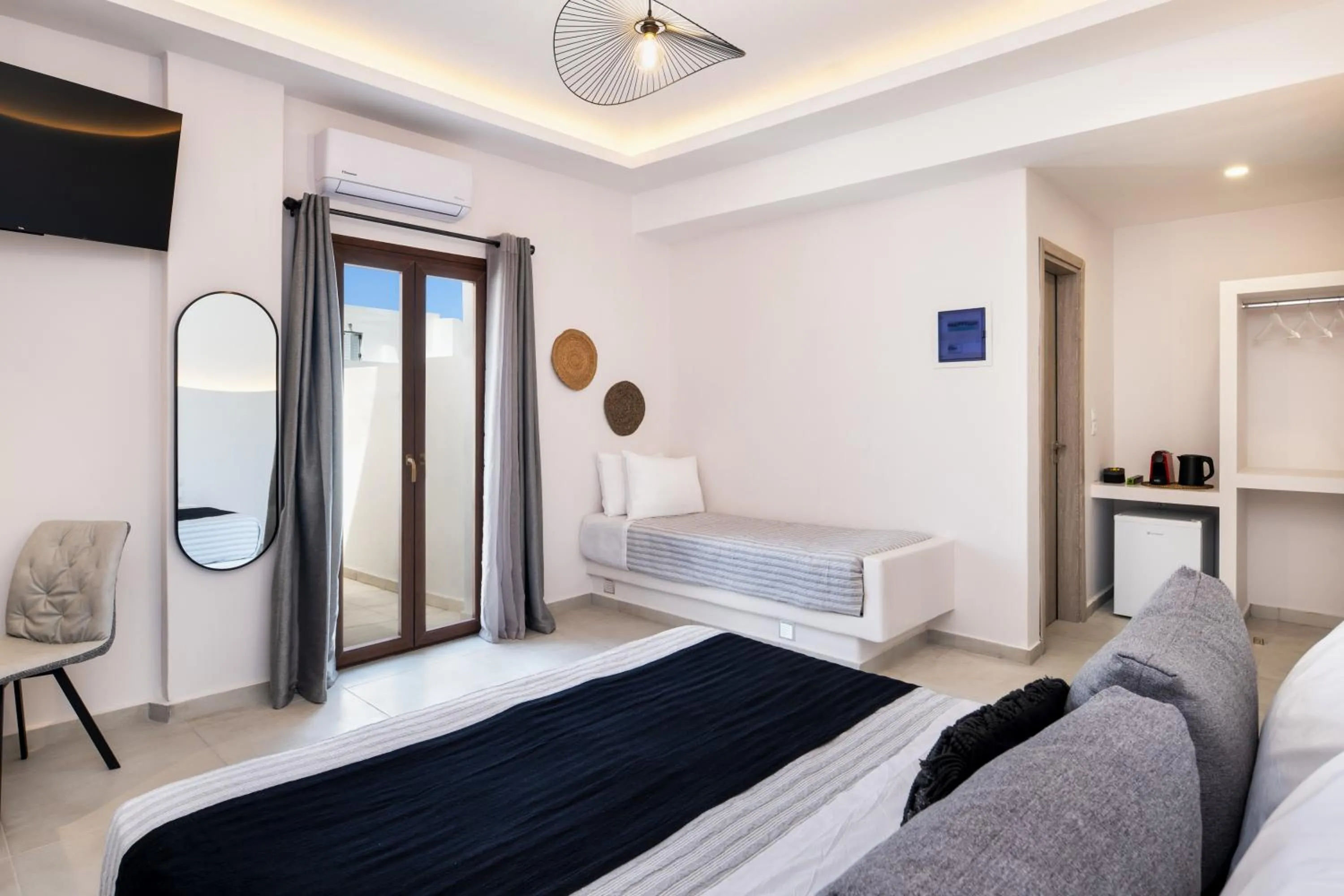 Bed in Santorinn Suites Fira
