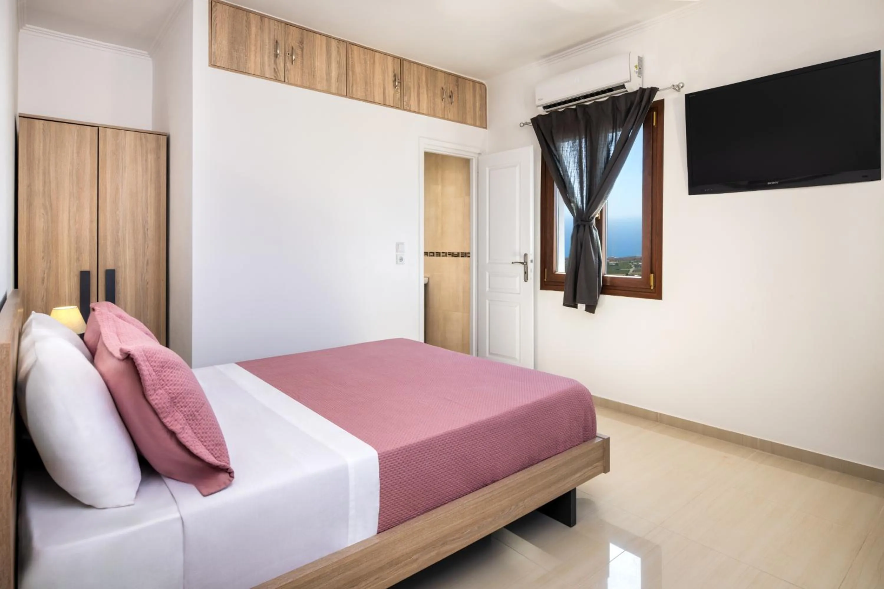 Bed in Santorinn Suites Fira