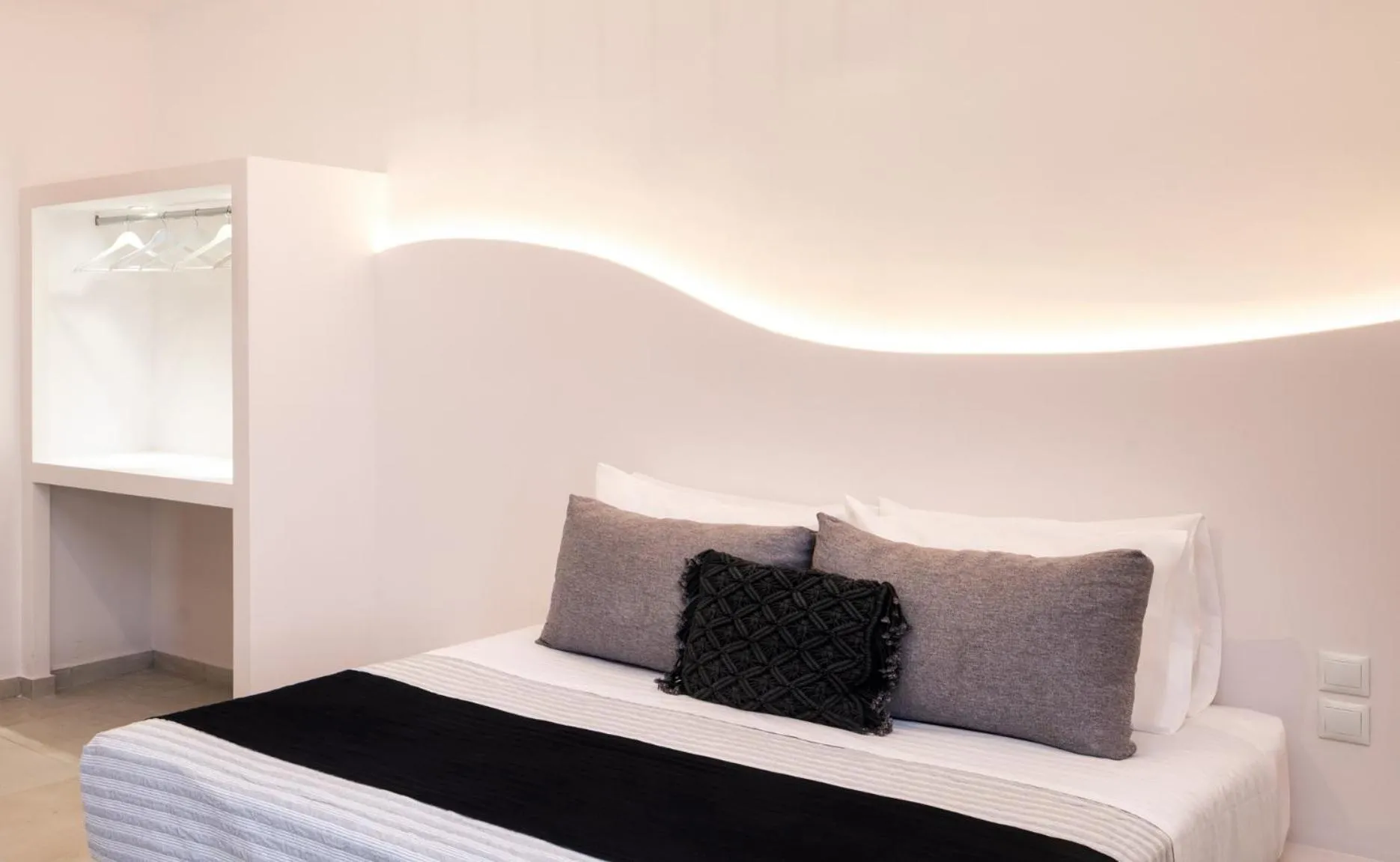 Bed in Santorinn Suites Fira