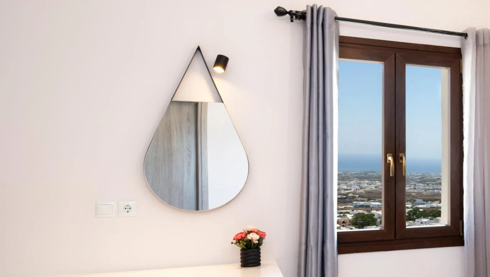 Santorinn Suites Fira