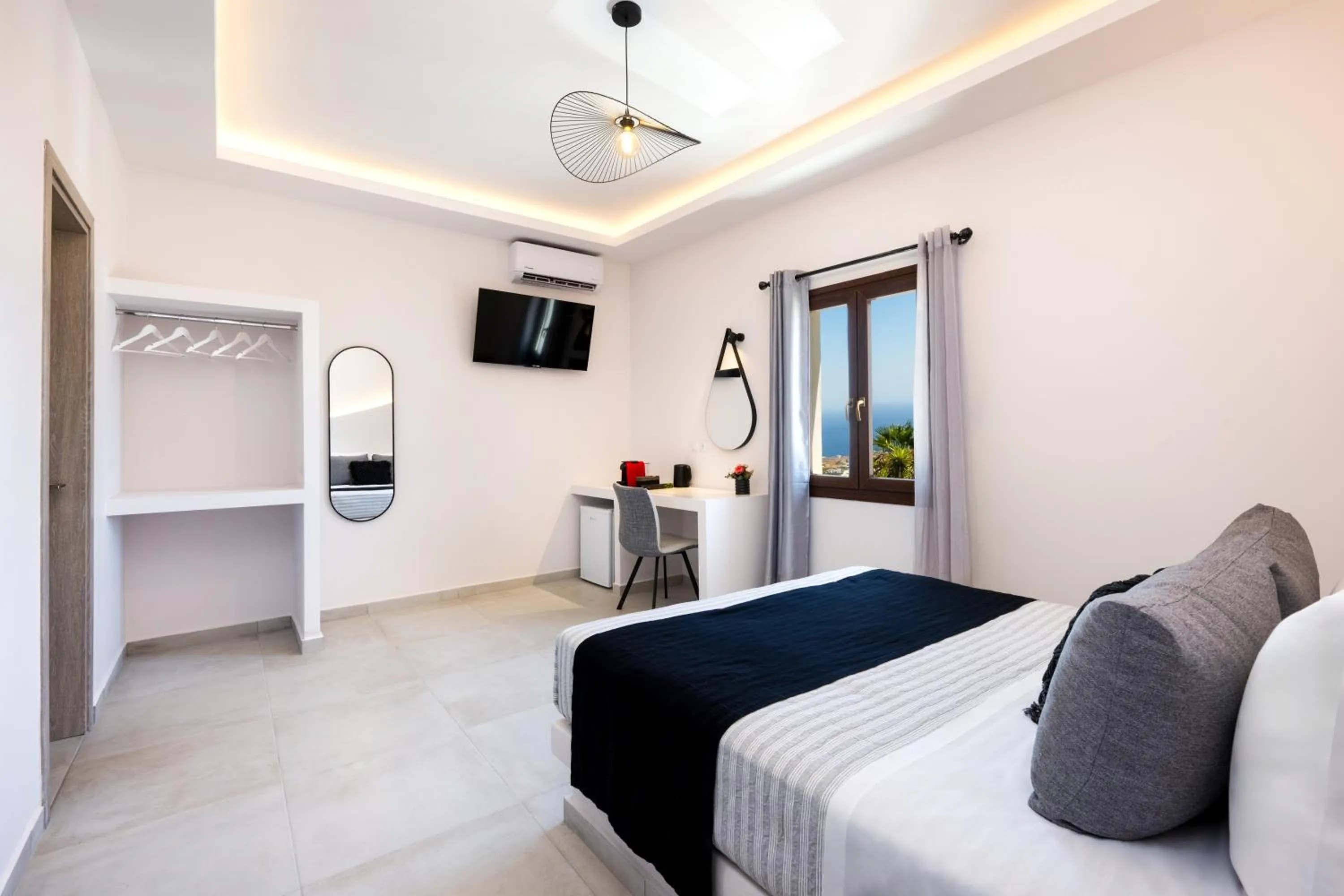 Bed in Santorinn Suites Fira