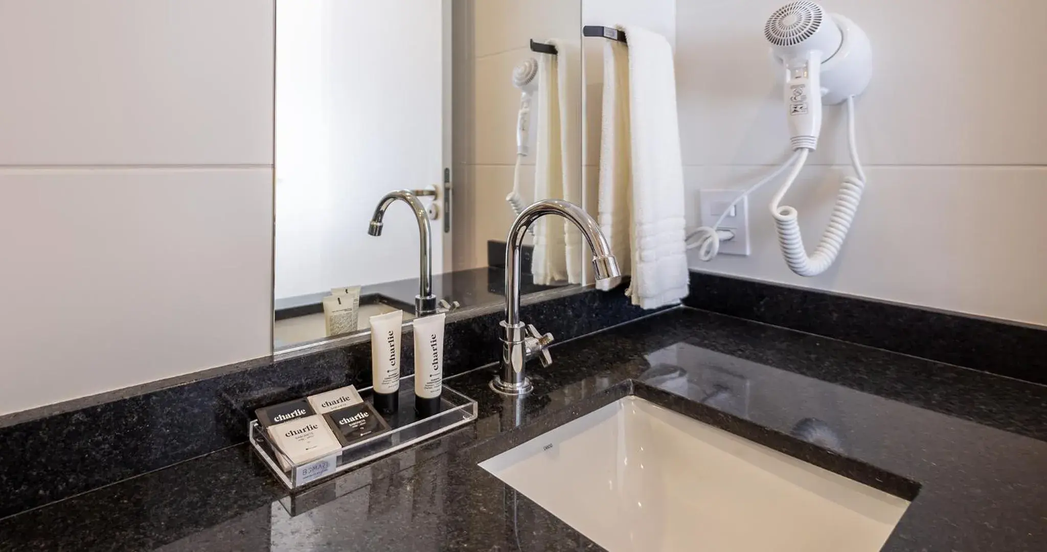 One-Bedroom Apartment in Charlie Wonder Brooklin One-Bedroom Apartment in Charlie Wonder Brooklin