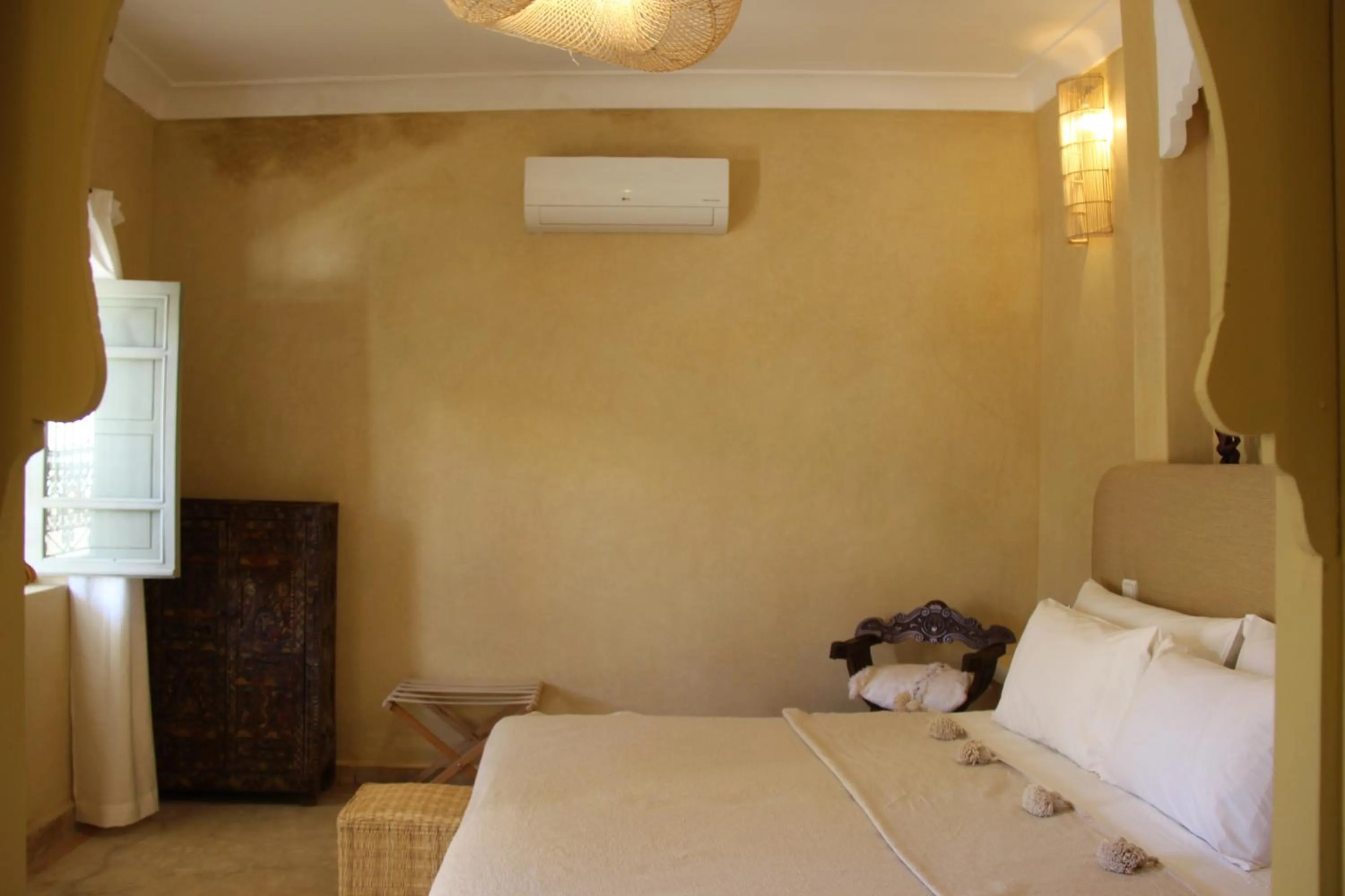 Bed in Riad Emberiza Sahari