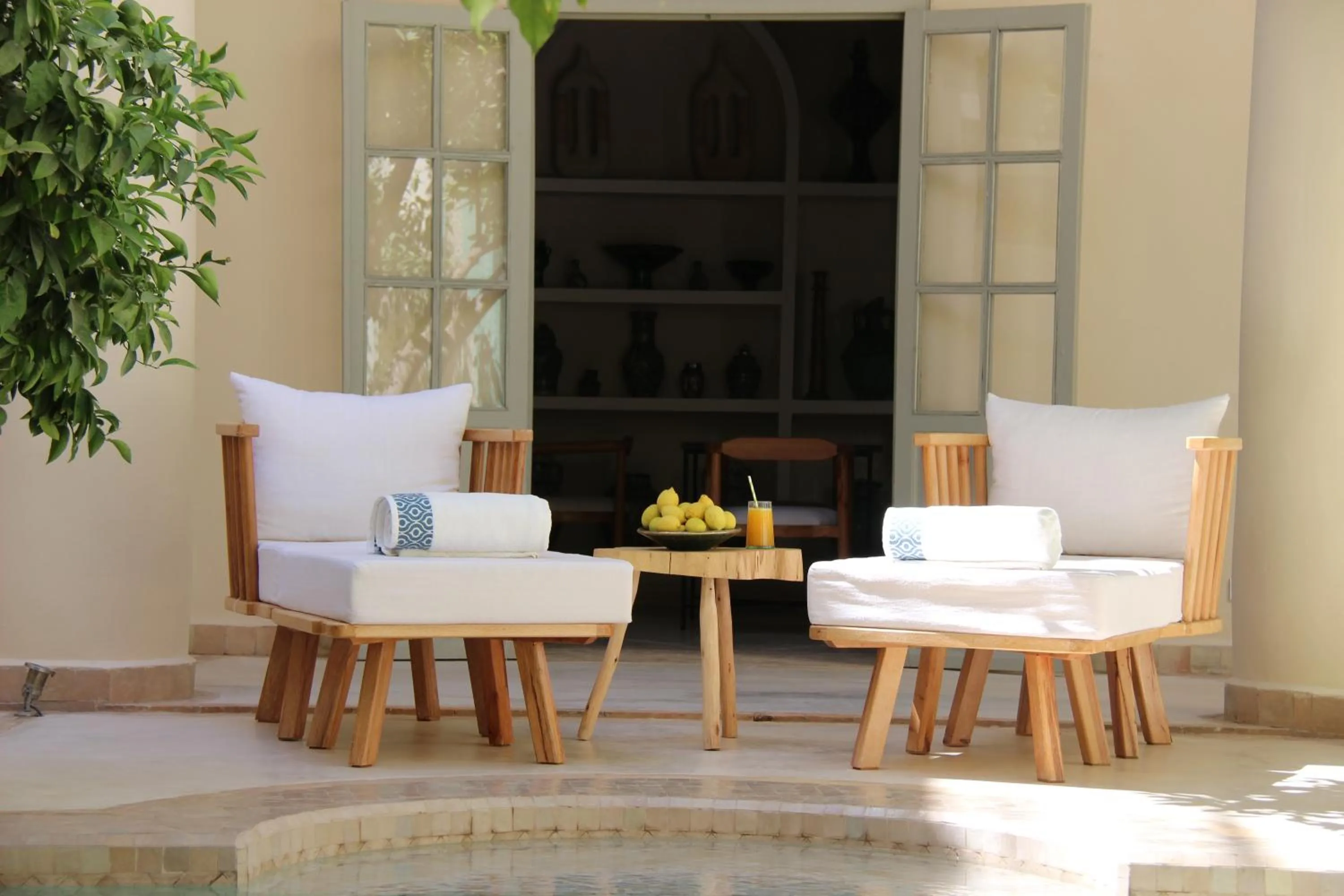 Day in Riad Emberiza Sahari