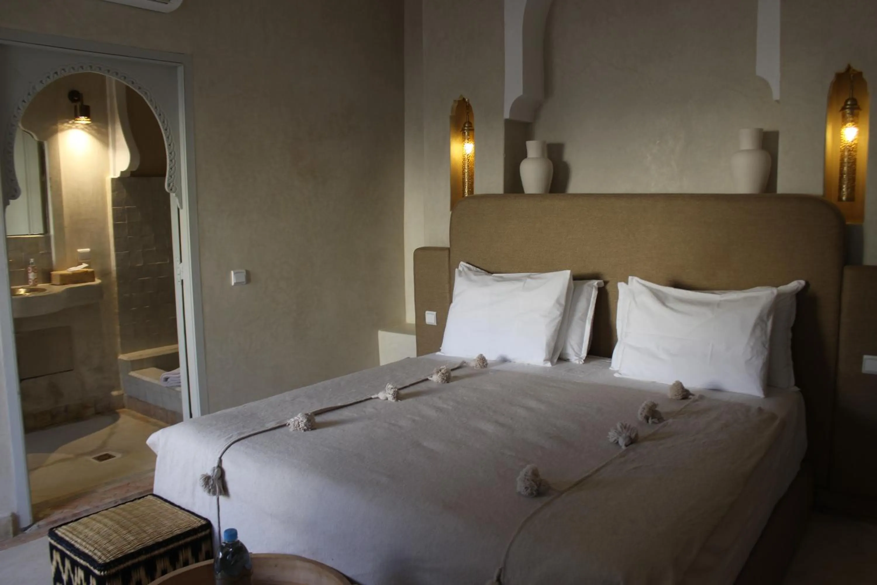 Bed in Riad Emberiza Sahari