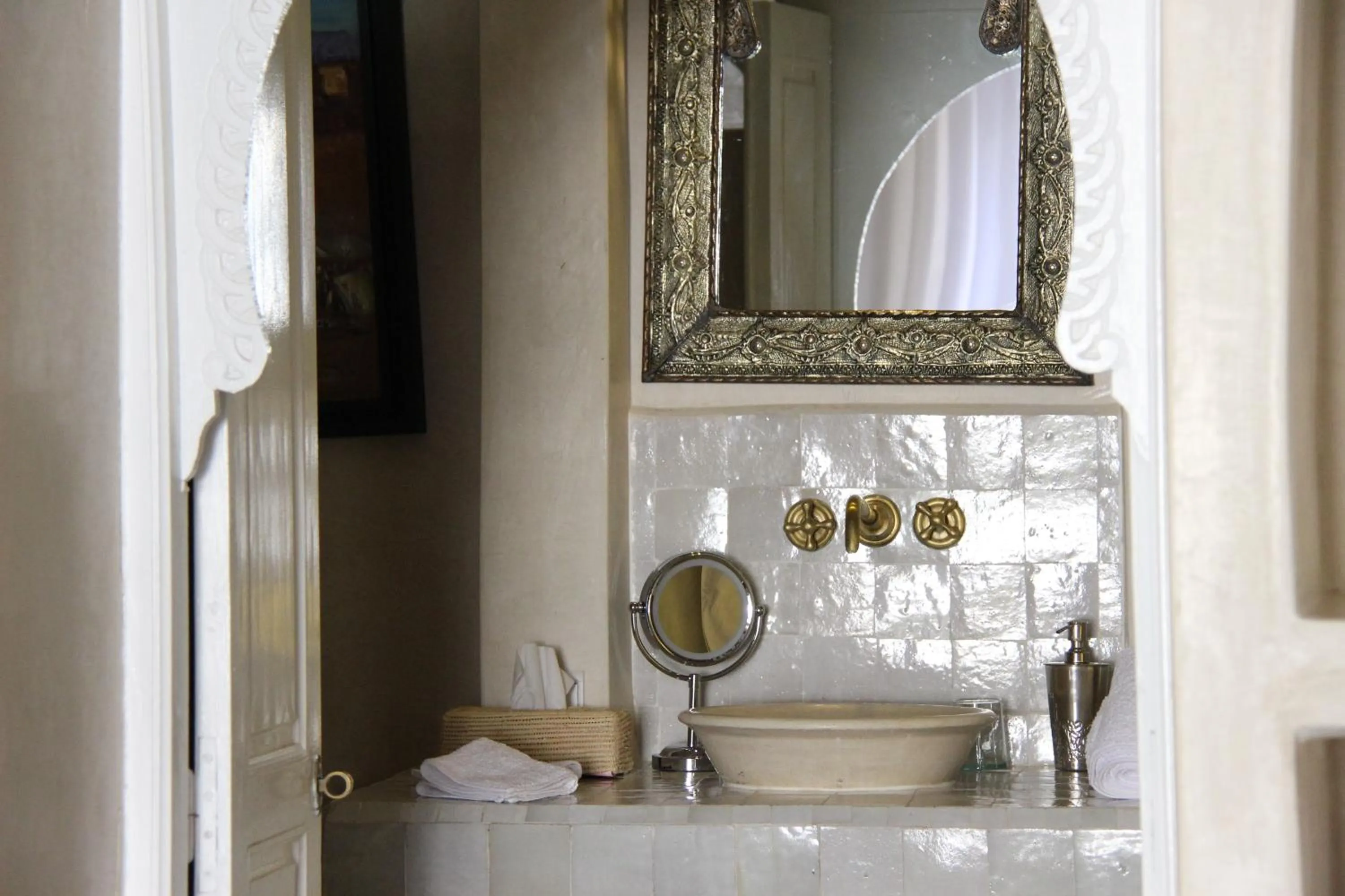 Bathroom in Riad Emberiza Sahari