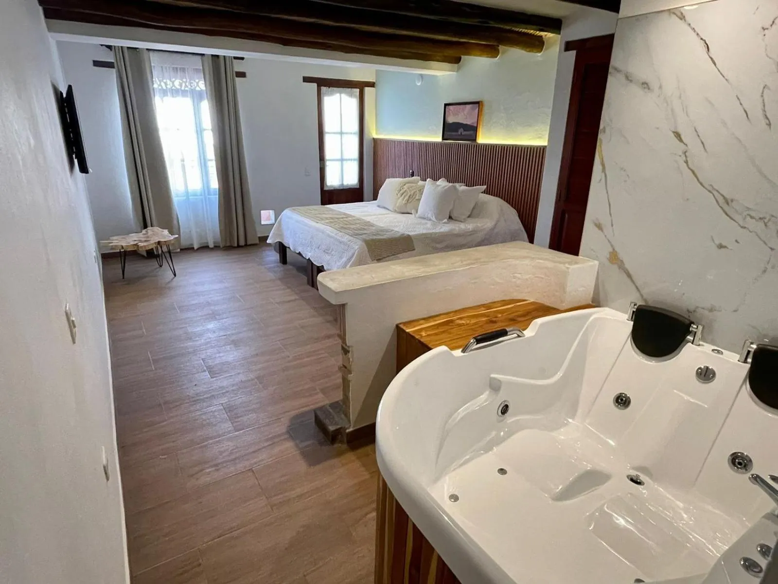 Hot Tub, Bed in Hotel Boutique Cenit