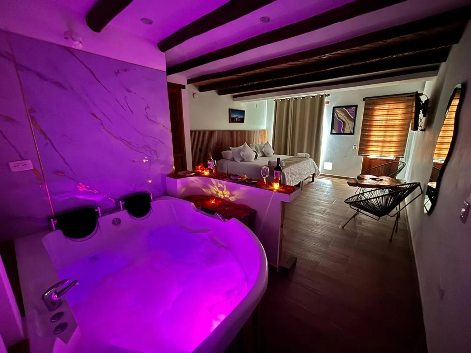 Hot Tub, Bed in Hotel Boutique Cenit