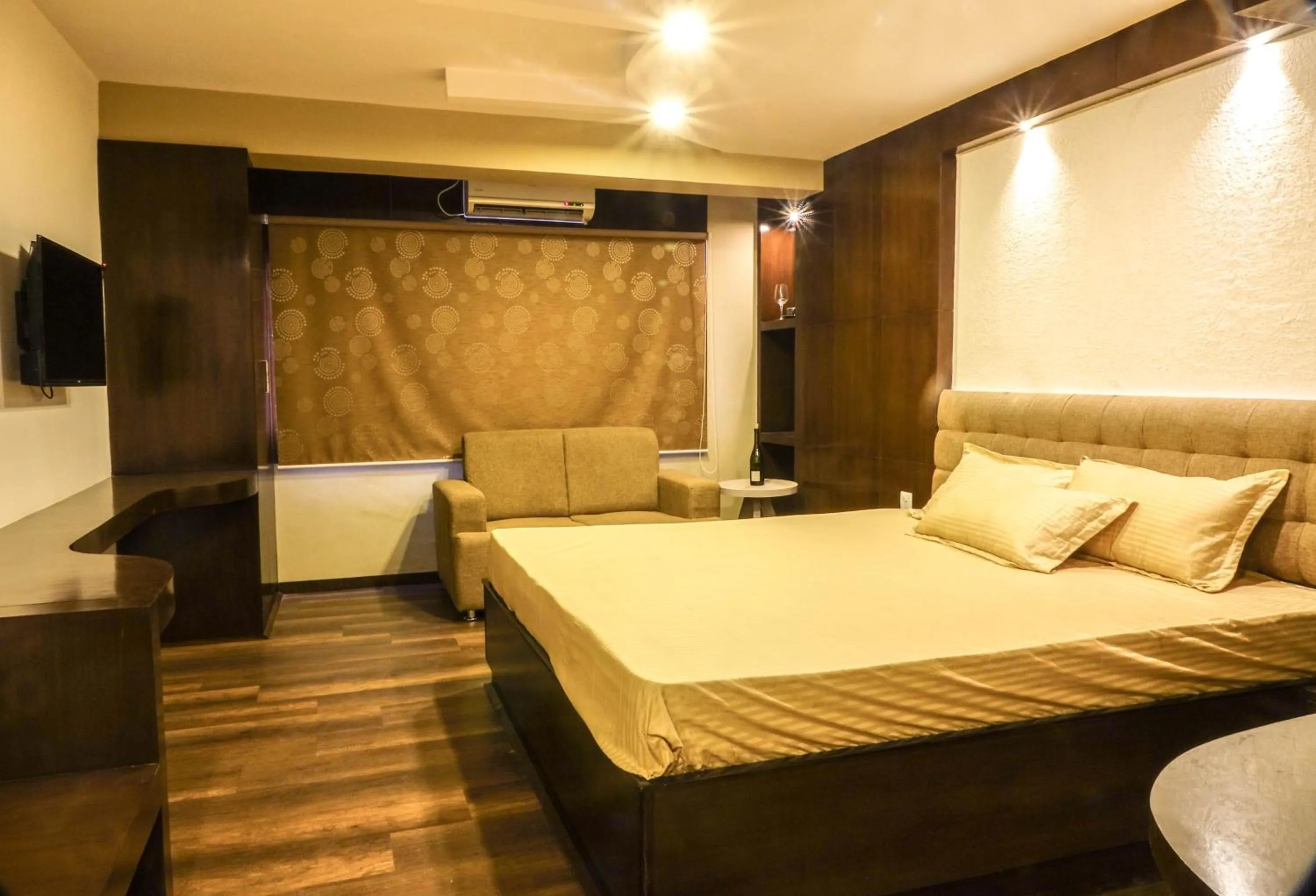 Photo of the whole room in Quays Himalayan