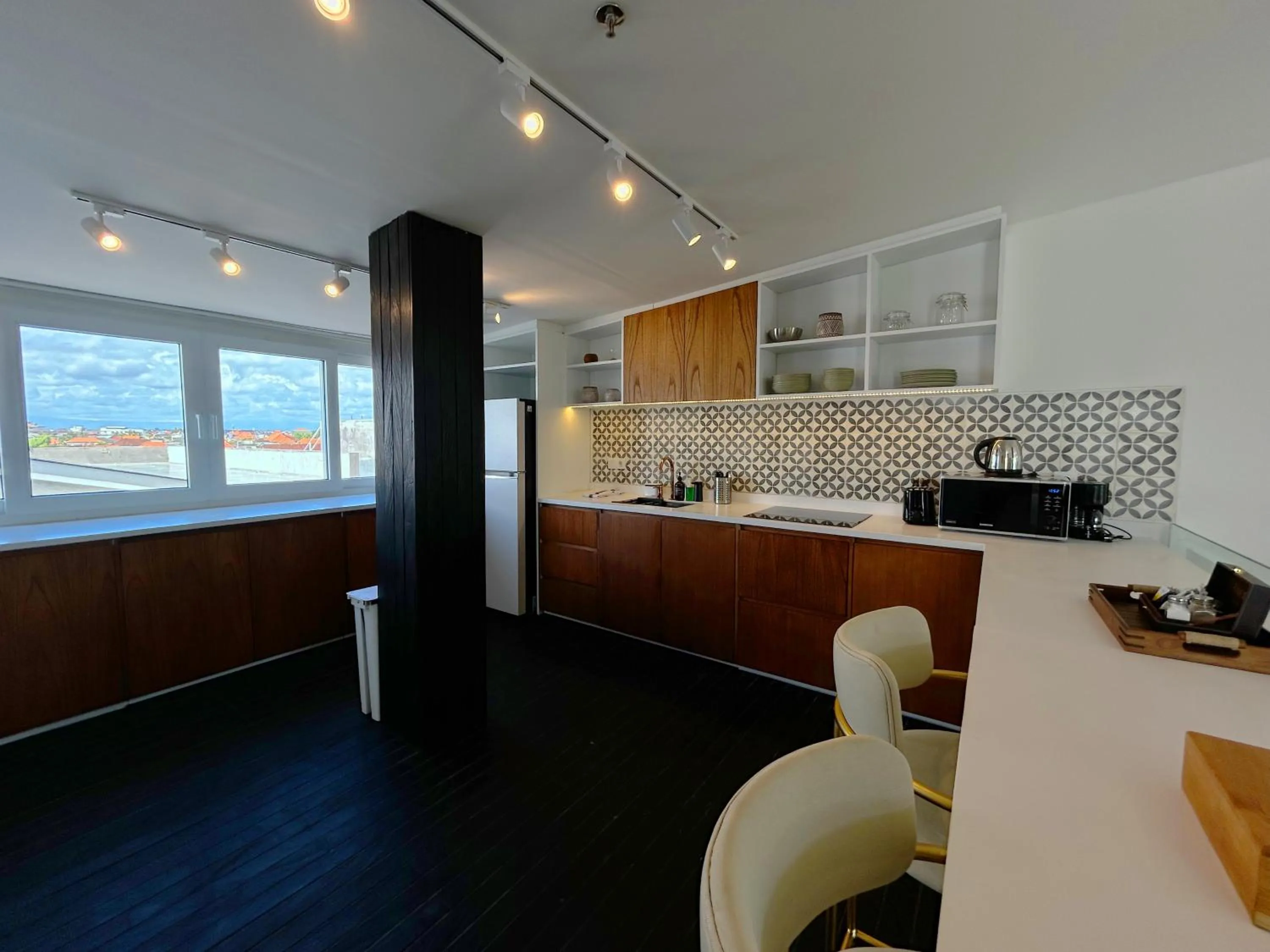 Kitchen or kitchenette in The Cruise Berawa - Design Apartments & Penthouses by CPM Bali