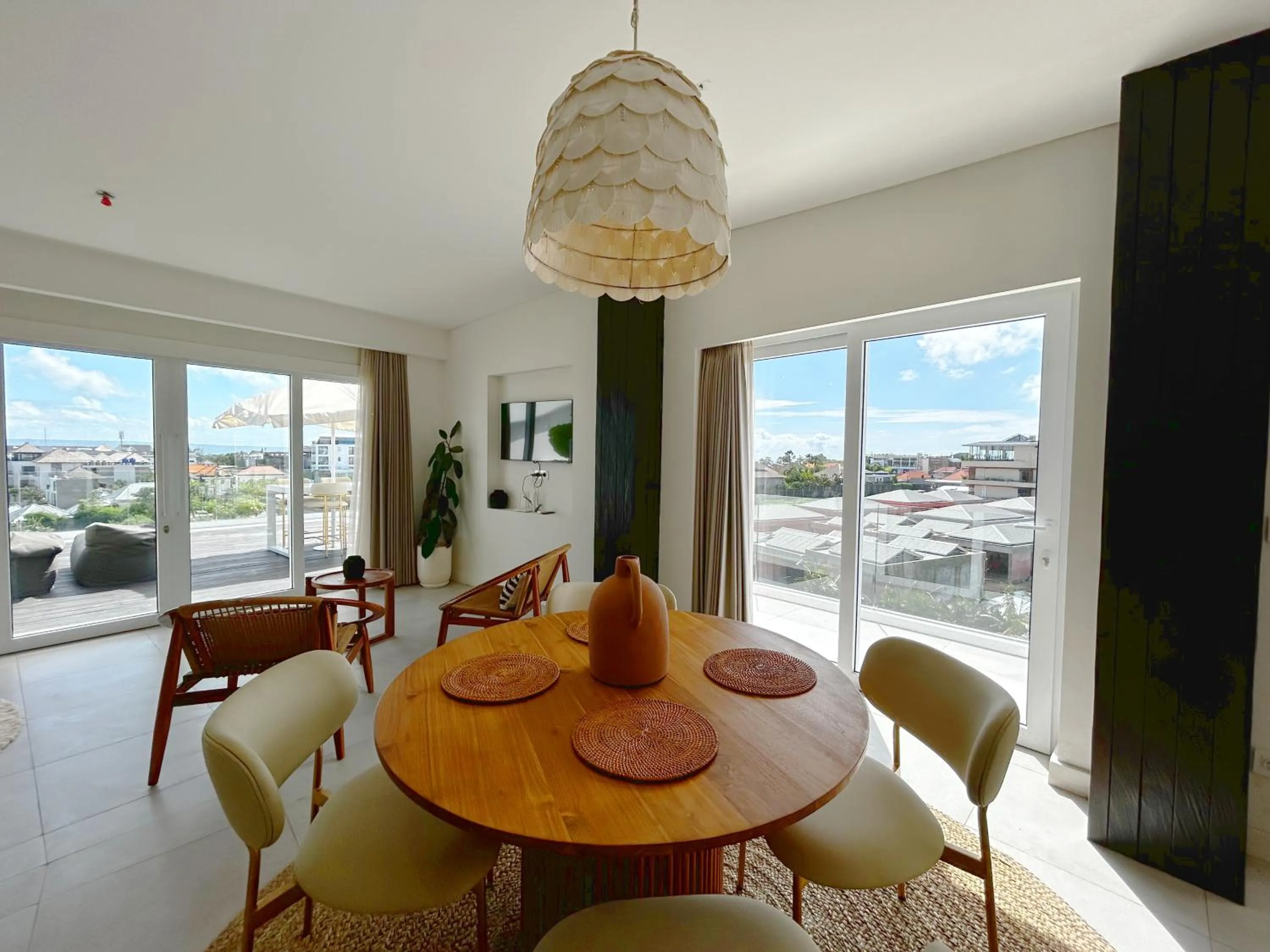 Dining area in The Cruise Berawa - Design Apartments & Penthouses by CPM Bali