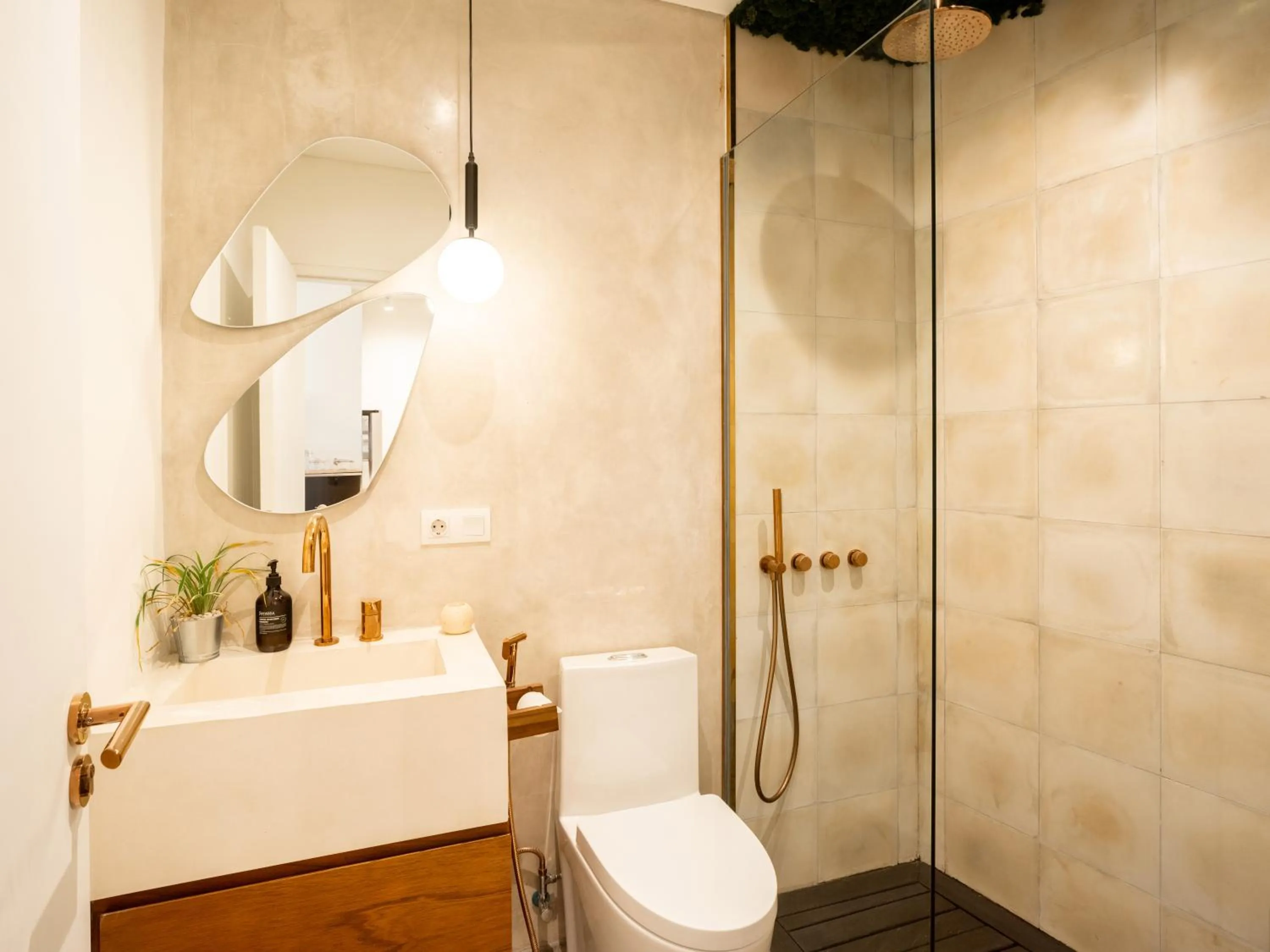 Shower in The Cruise Berawa - Design Apartments & Penthouses by CPM Bali