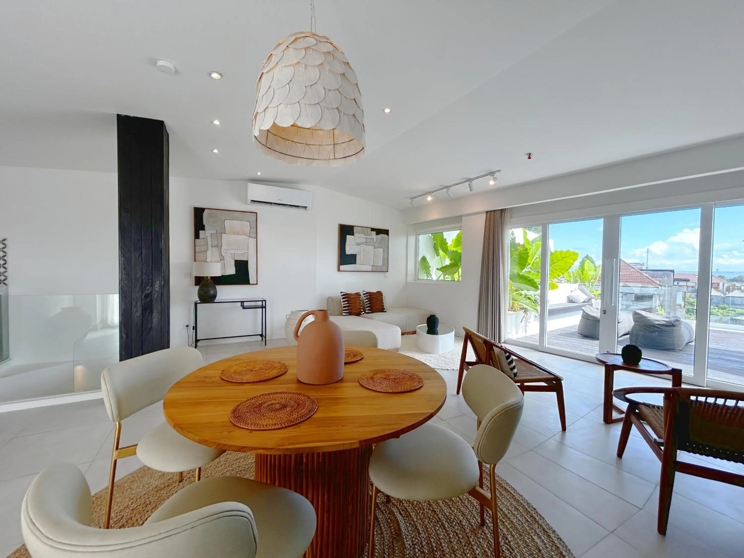 Dining area in The Cruise Berawa - Design Apartments & Penthouses by CPM Bali