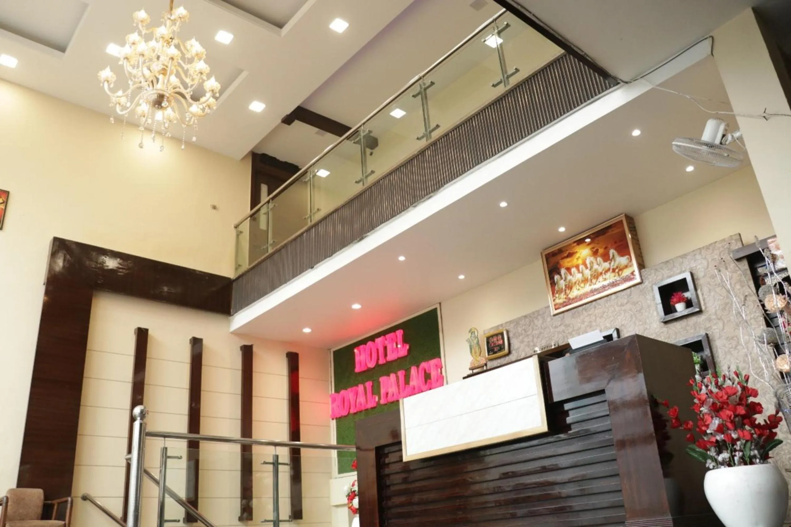 TV and multimedia in Hotel Royal Palace