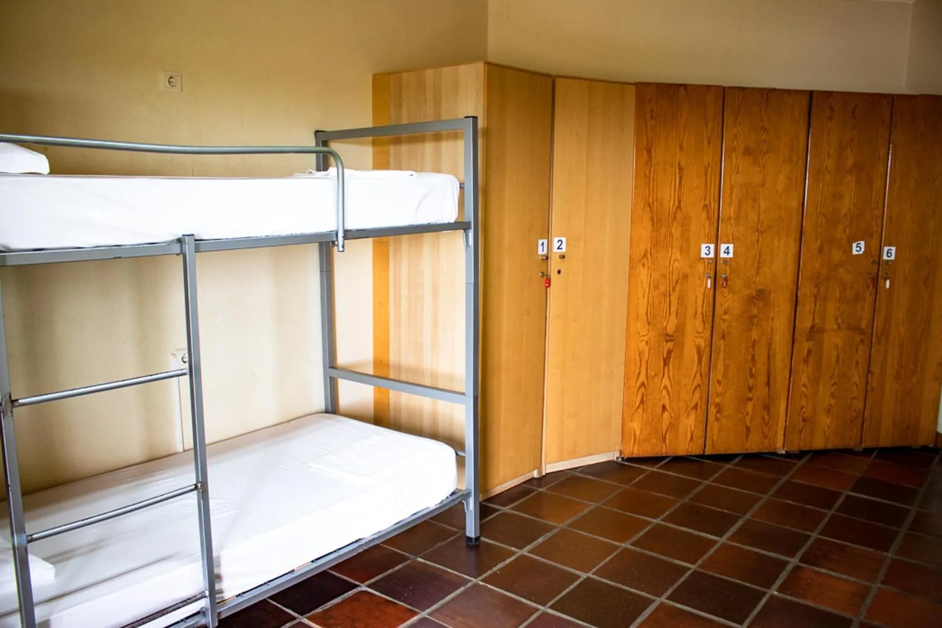 Bedroom, Bed in HI Almada - Pousada de Juventude